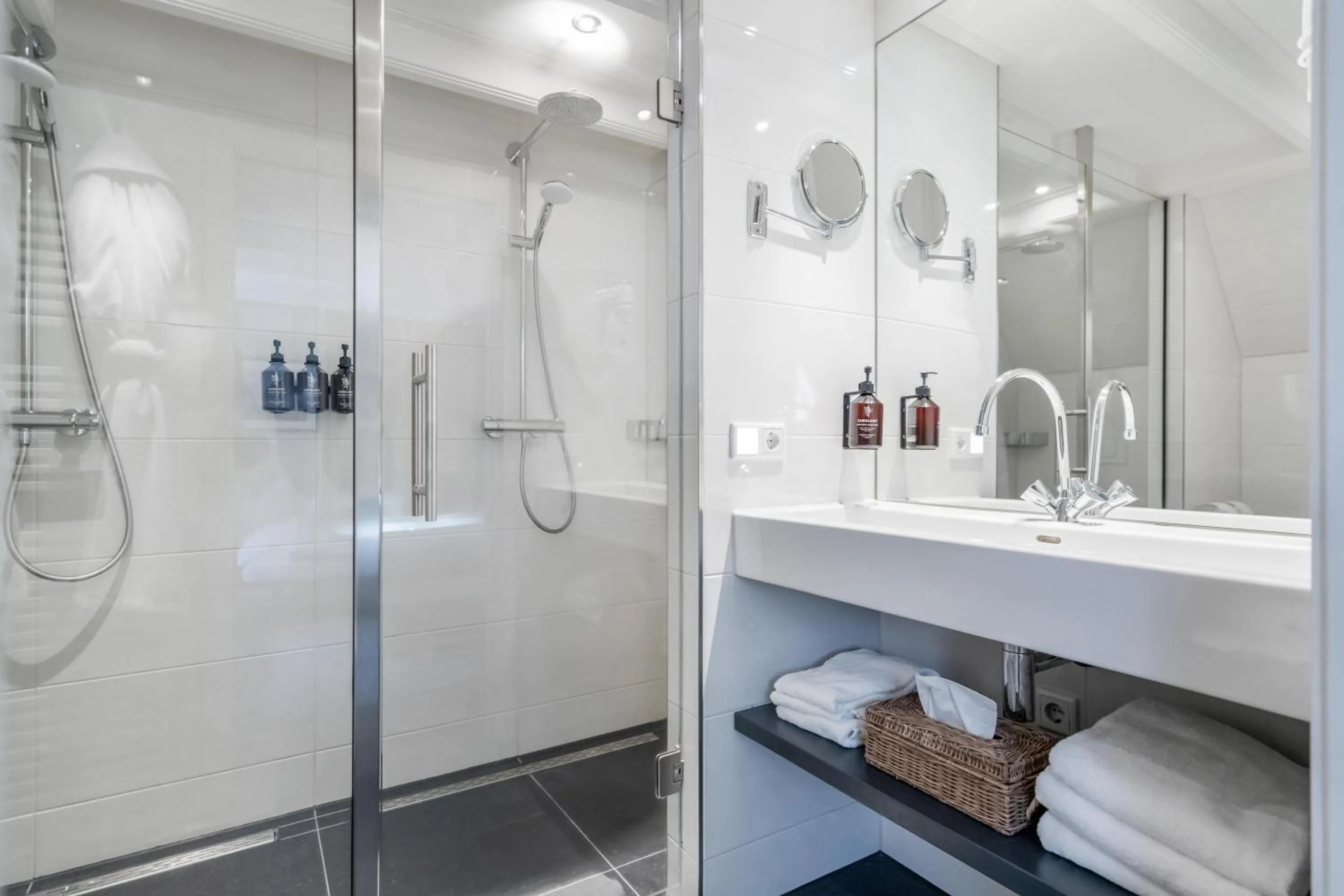 Shower in Badhotel Bruin