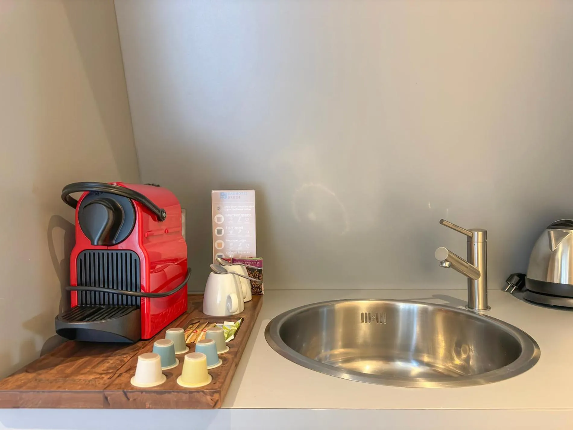 Coffee/tea facilities in Badhotel Bruin