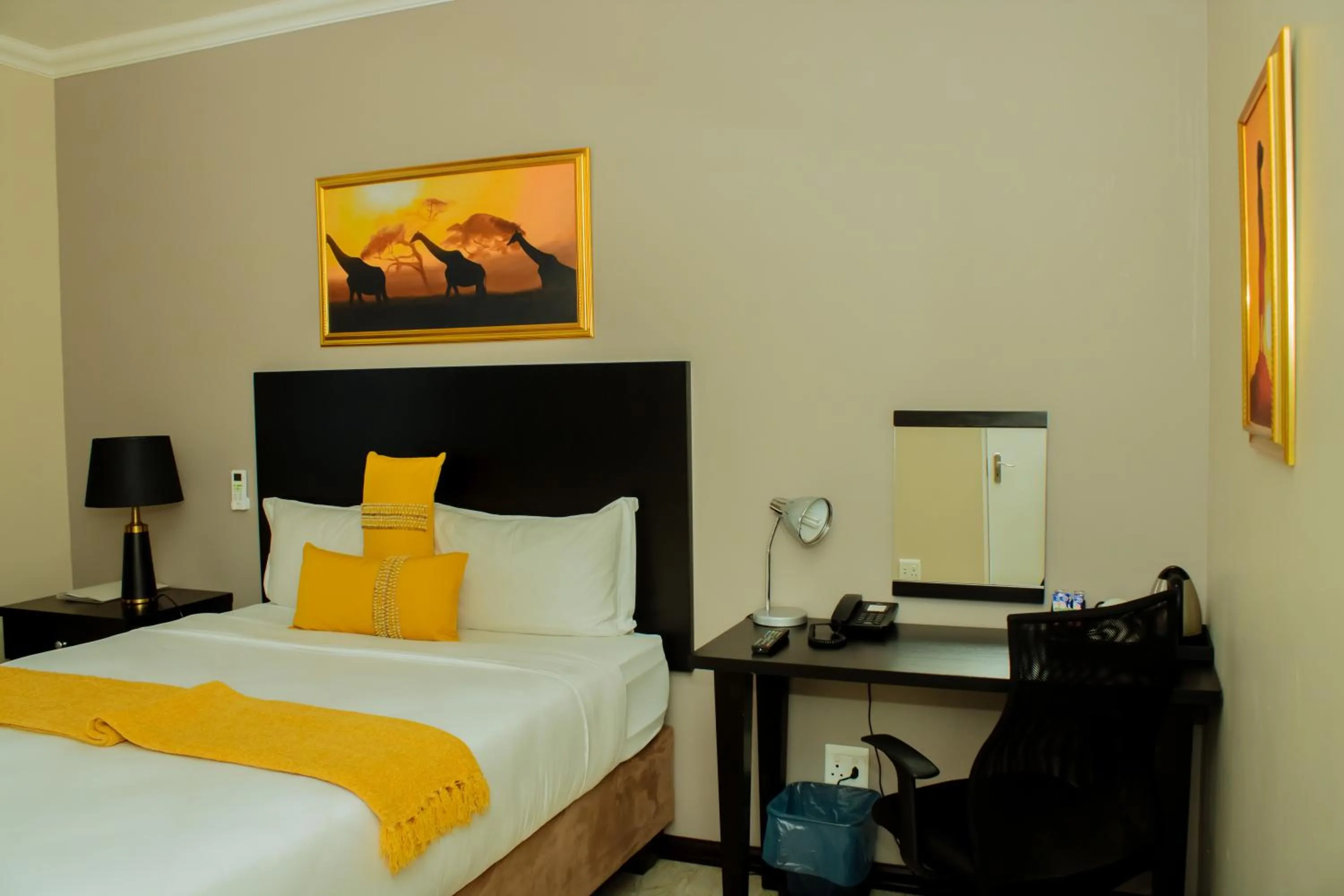 Bedroom, Bed in Heavenly Boutique Hotel