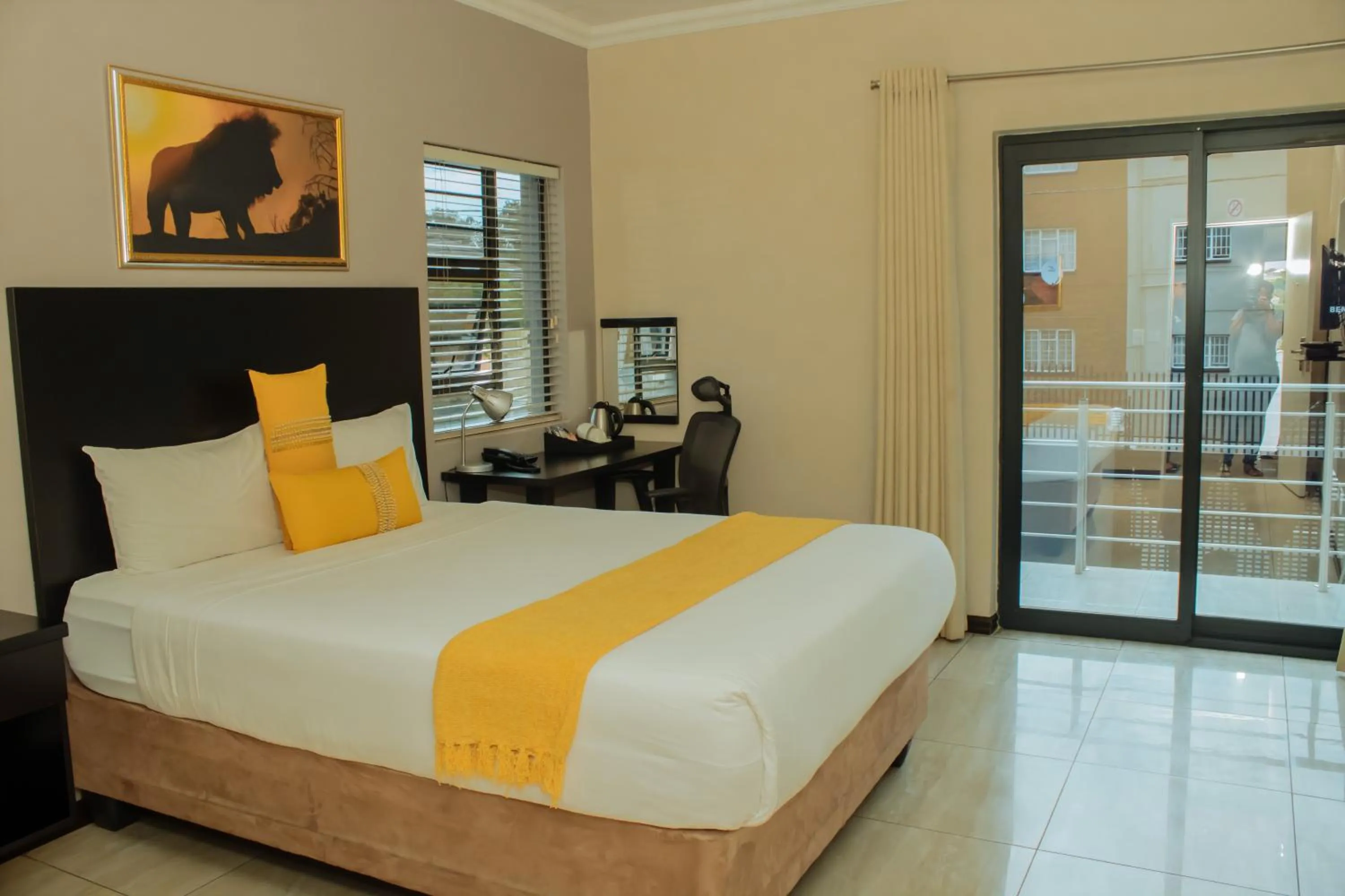 Bedroom, Bed in Heavenly Boutique Hotel