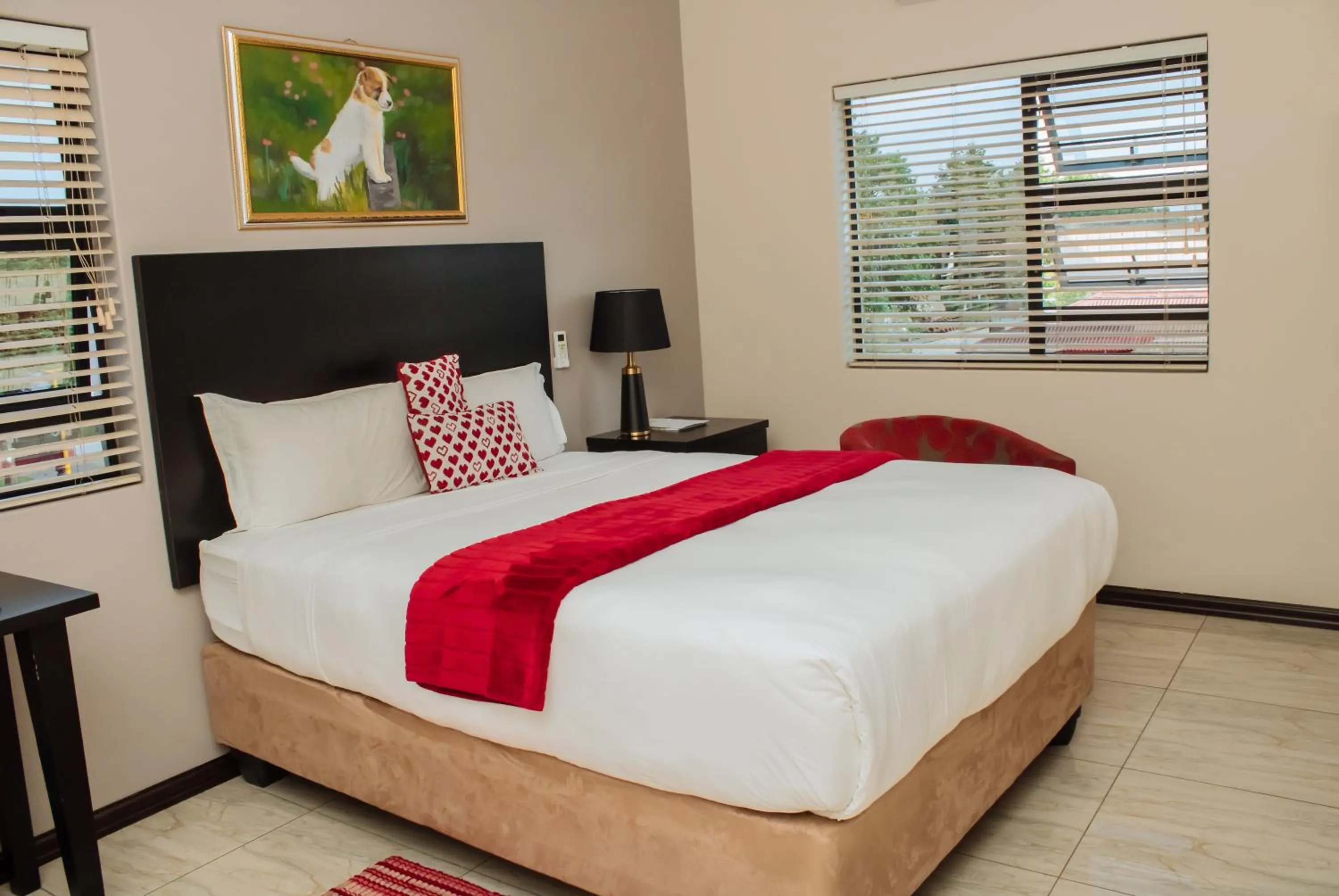 Bedroom, Bed in Heavenly Boutique Hotel