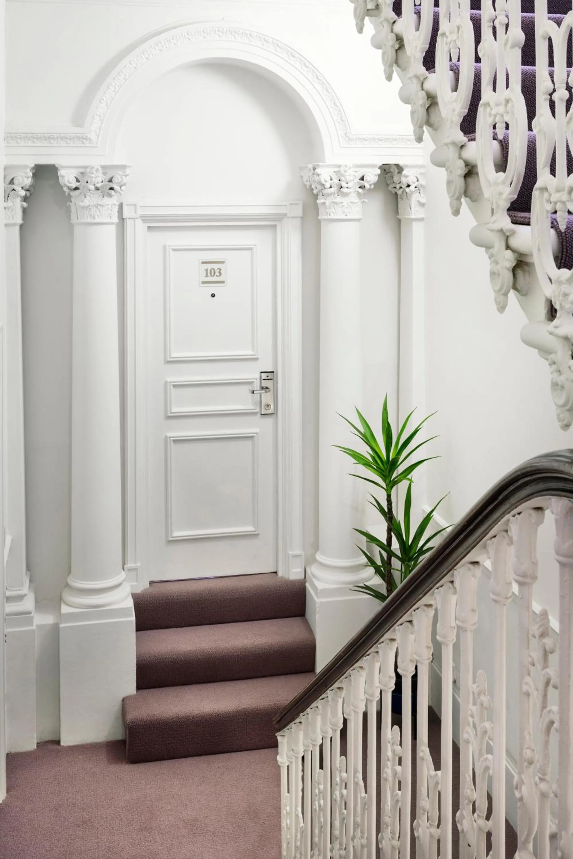 room service in Meliá London Kensington Member of Meliá Collection