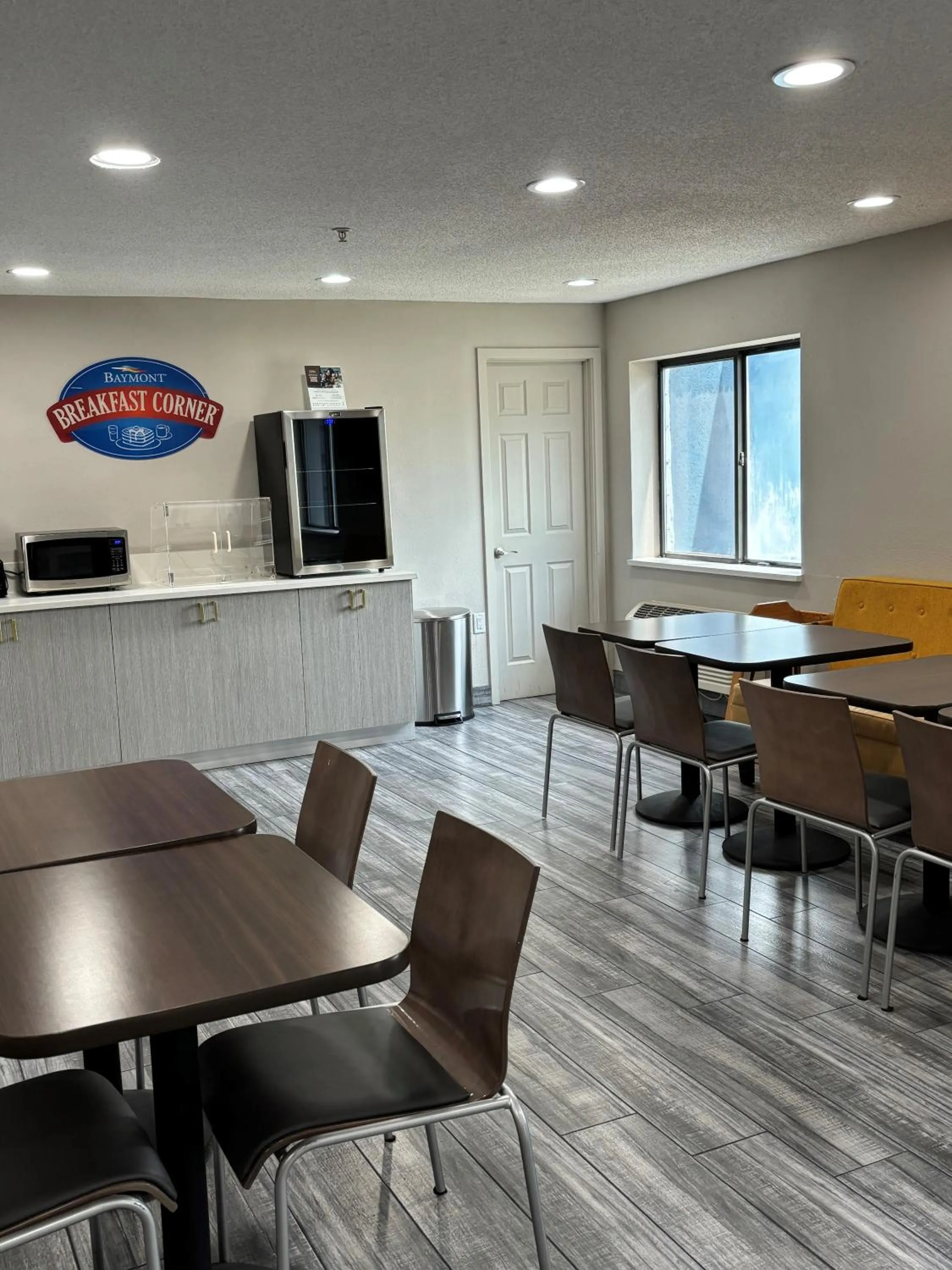 Breakfast in Days Inn by Wyndham Davenport