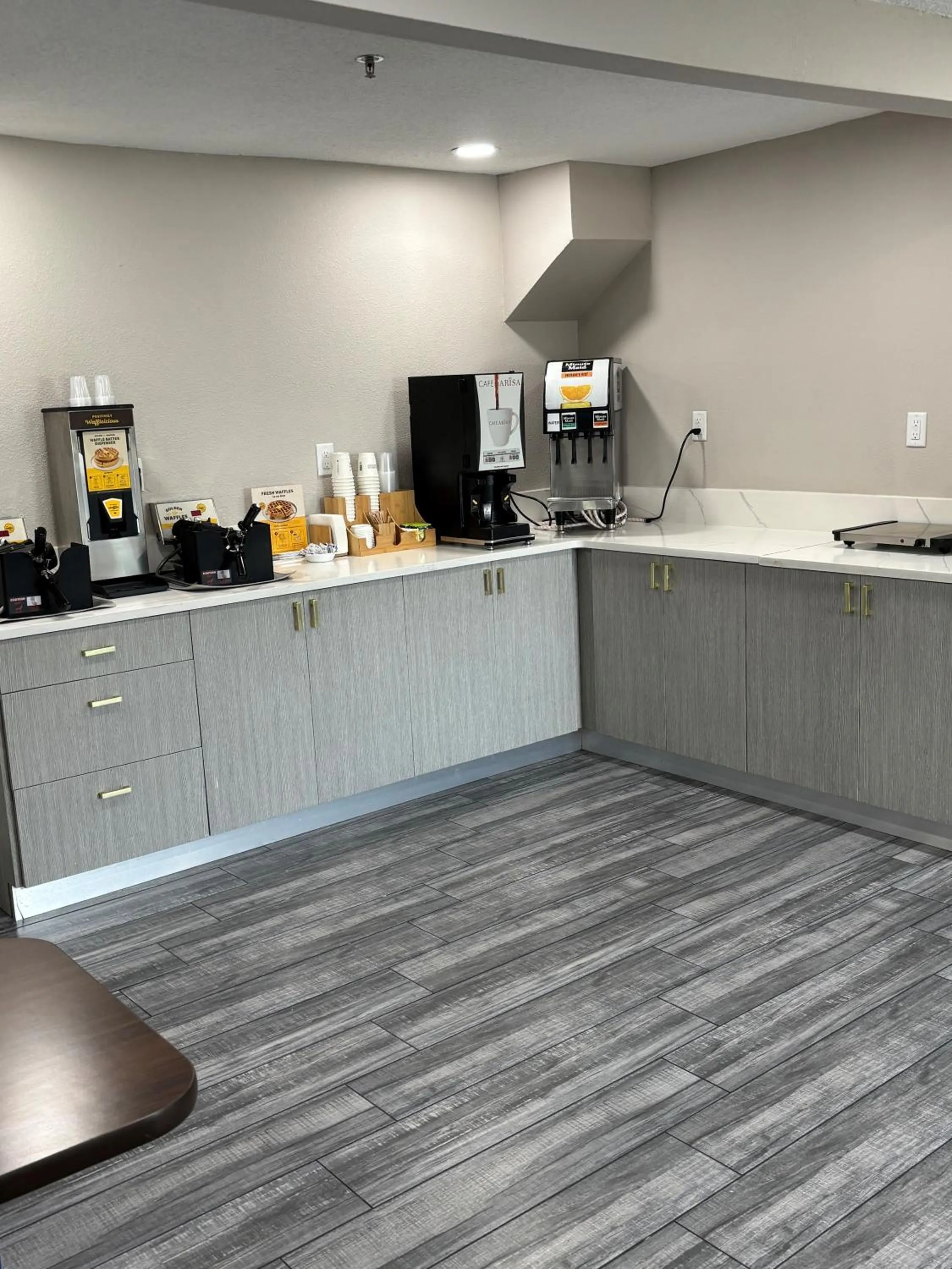 Breakfast in Days Inn by Wyndham Davenport