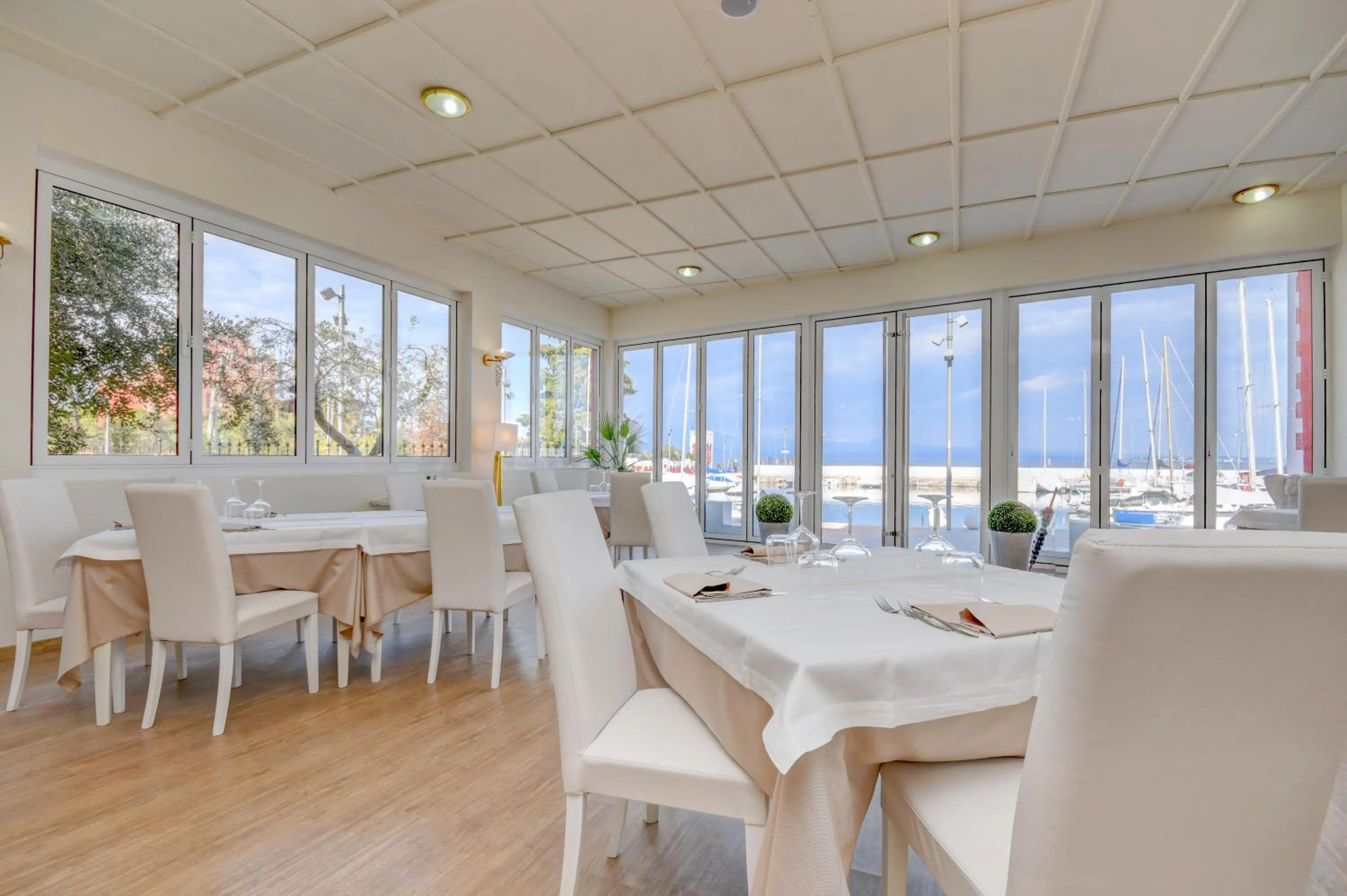 Restaurant/places to eat in VILLA GARUTI VILLAGE