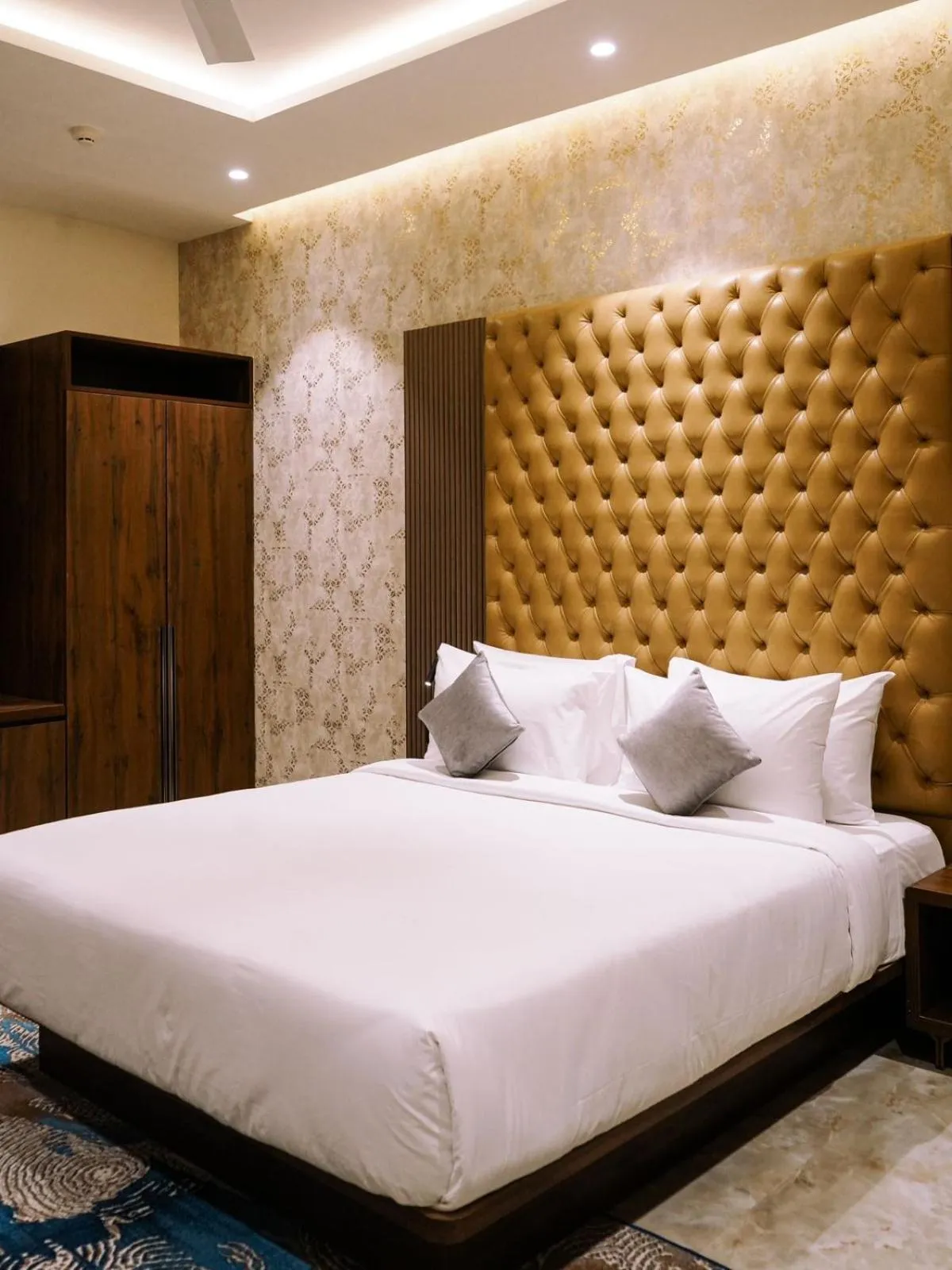 Bed in Enrise by Sayaji Nagpur