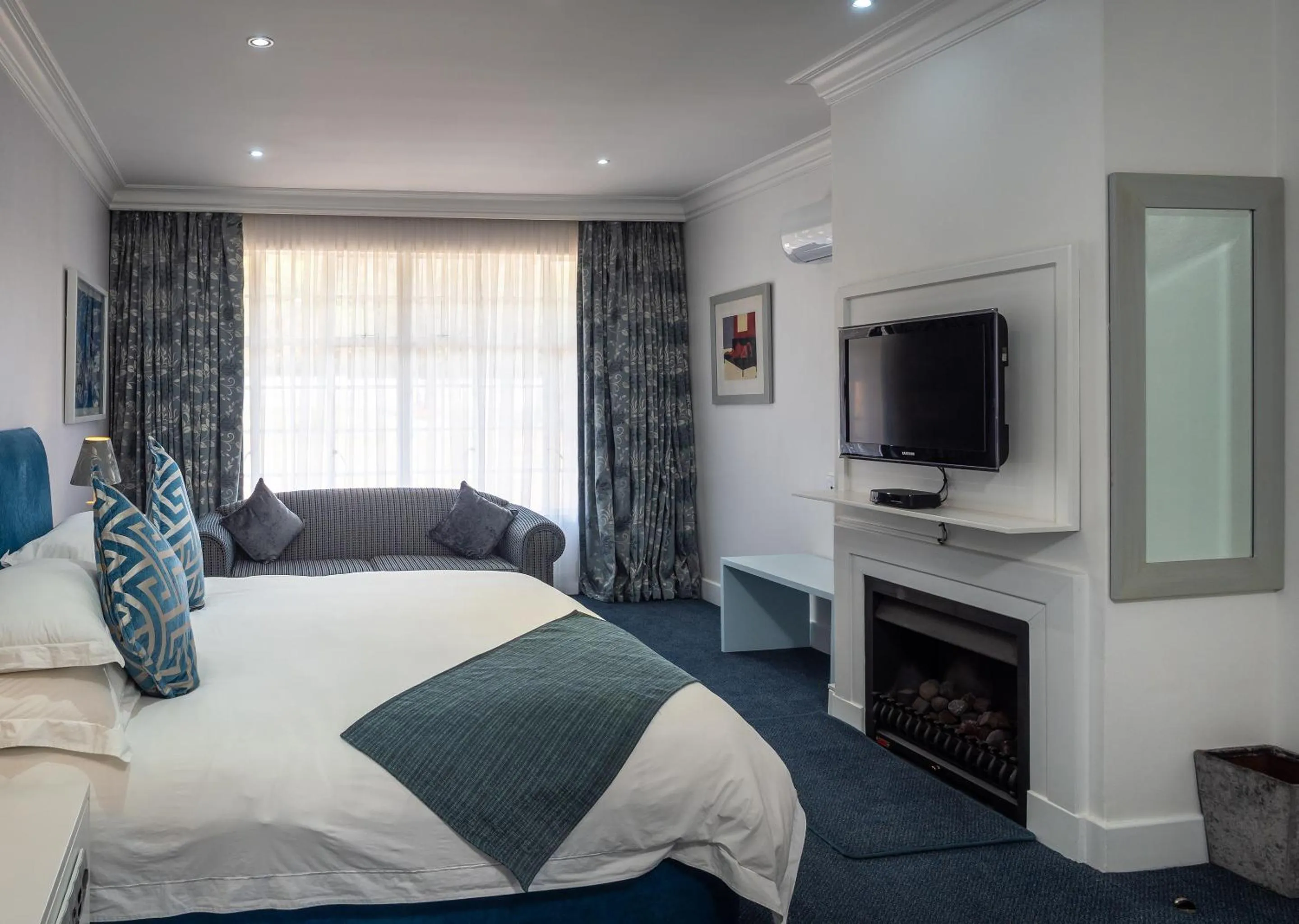 Double Room in 10 2nd Avenue Houghton Estate by Dream Resorts