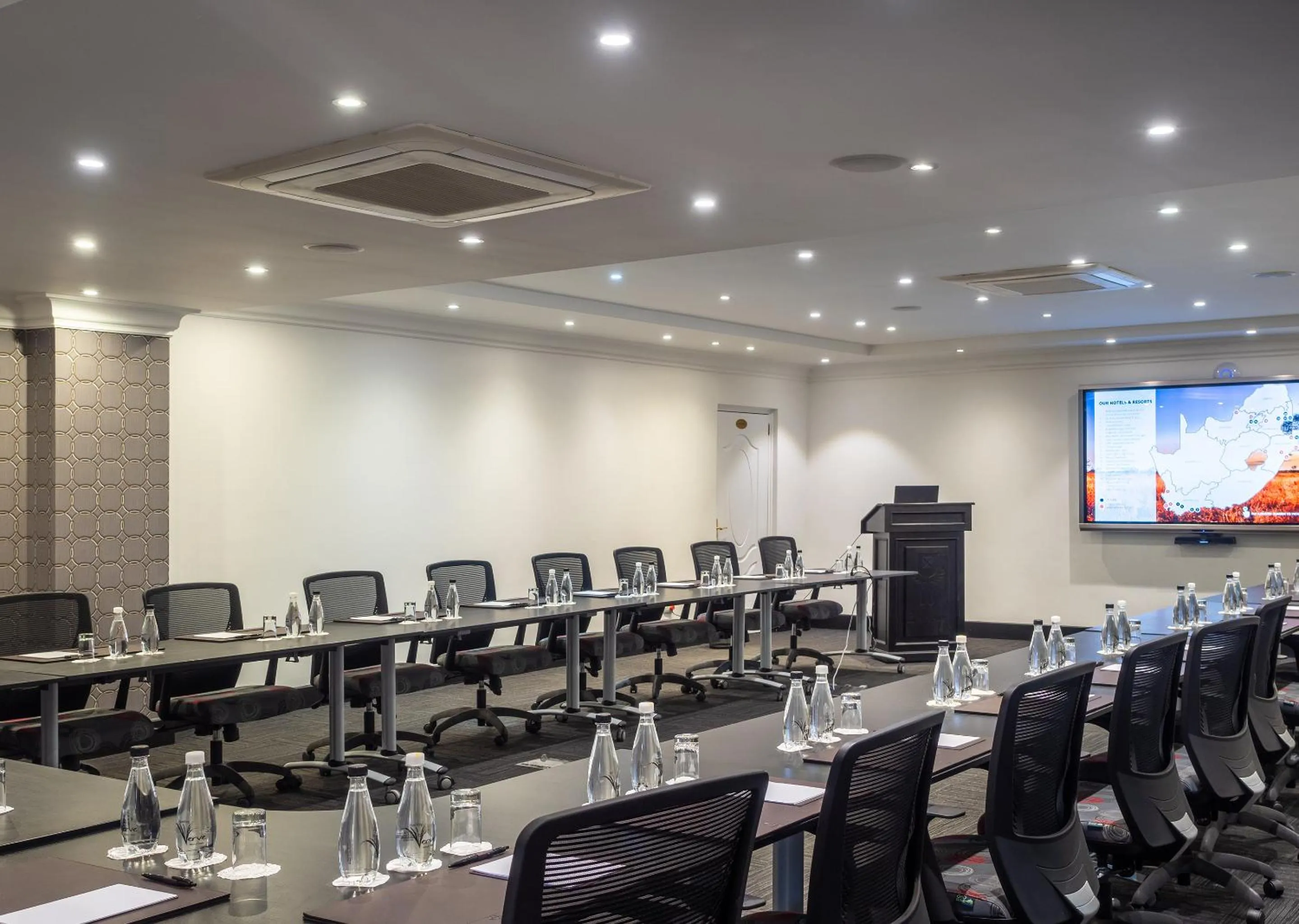 TV and multimedia in 10 2nd Avenue Houghton Estate by Dream Resorts