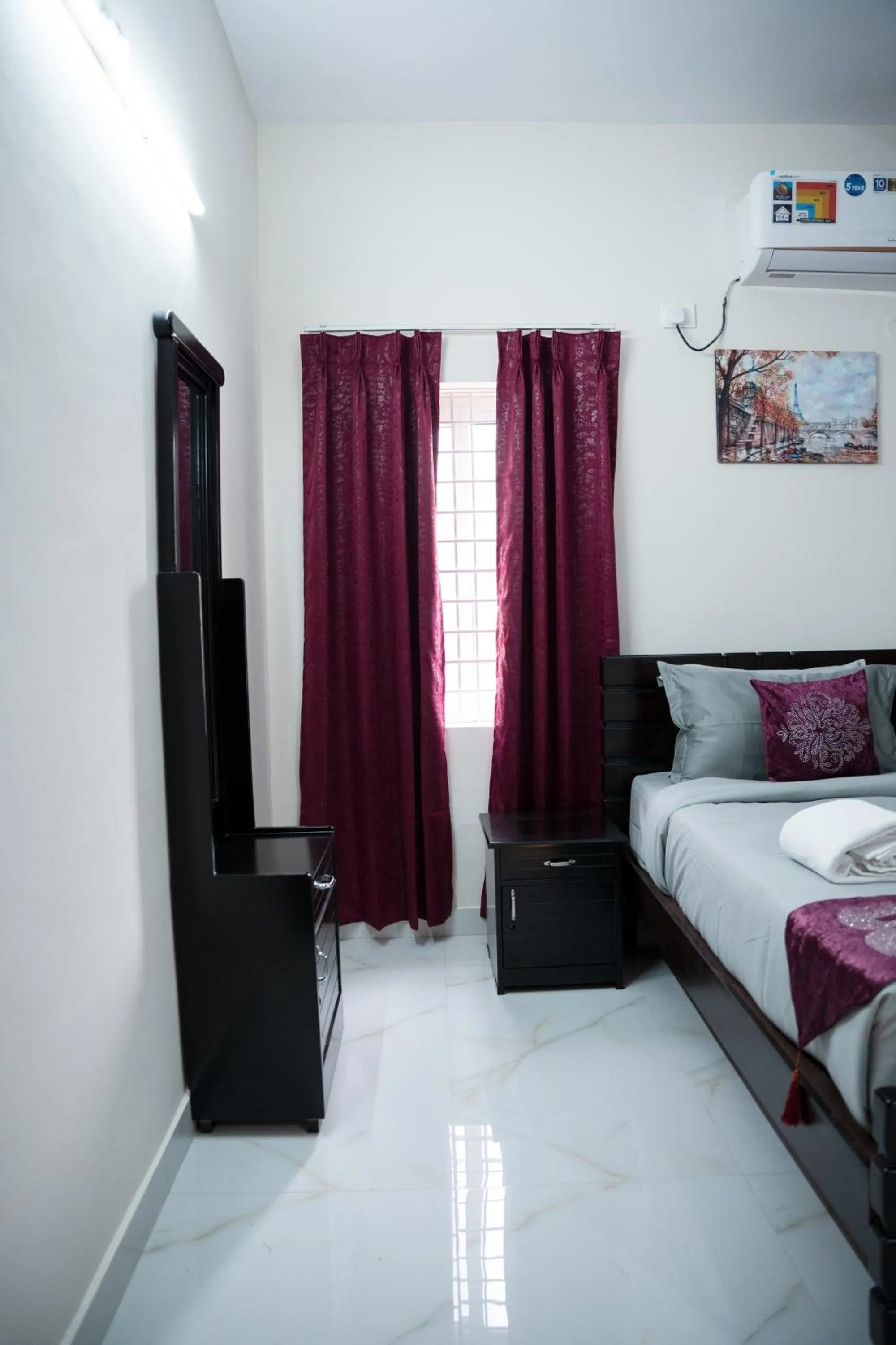 Bed in Yellow Bells Serviced Apartments Hitech City