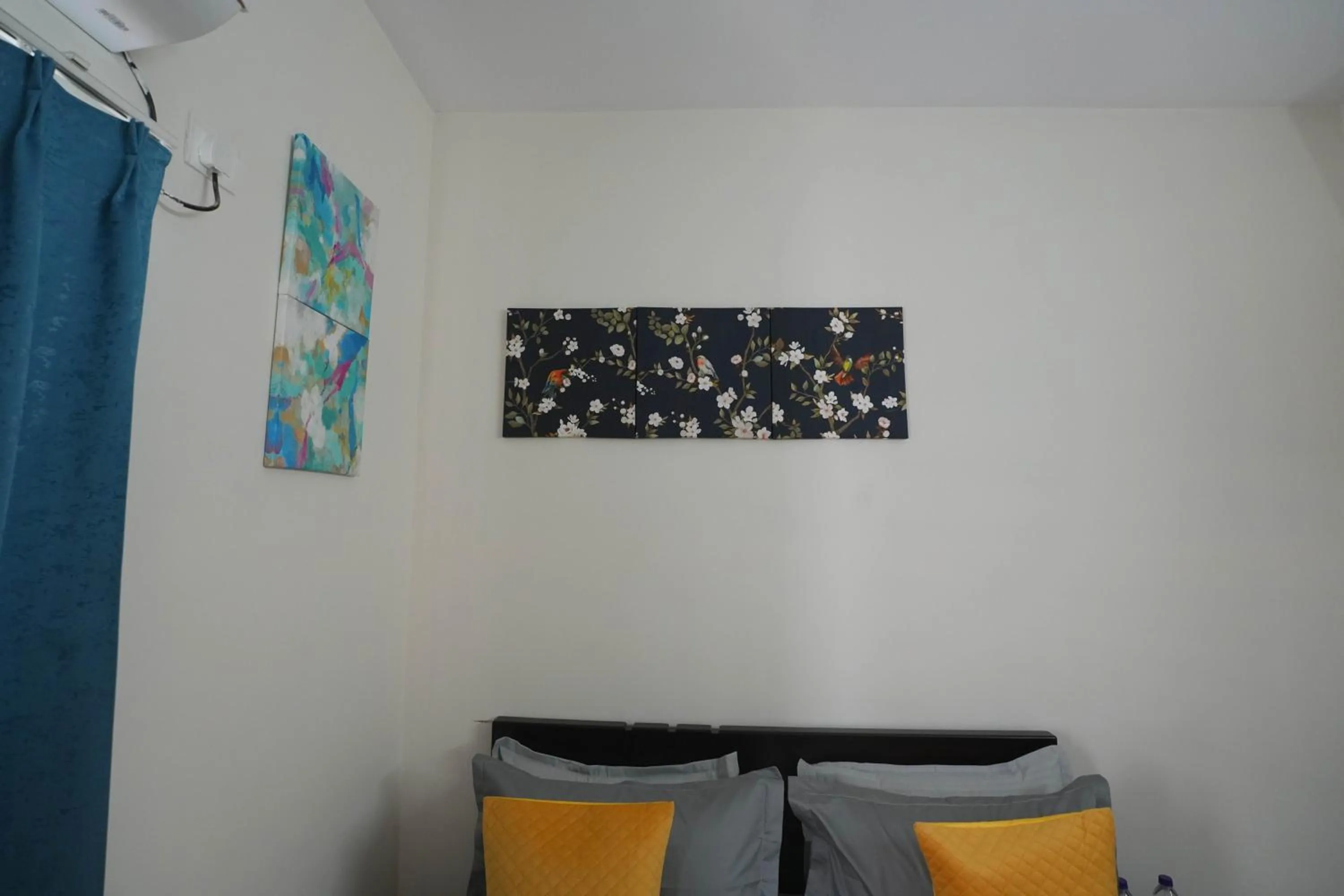 Yellow Bells Serviced Apartments Hitech City