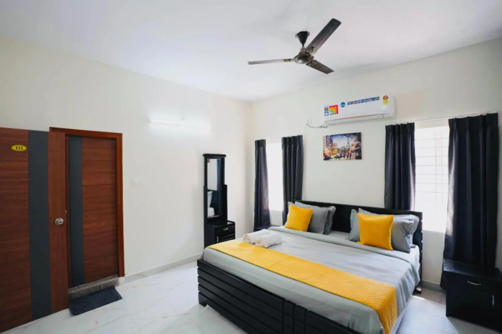 Bed in Yellow Bells Serviced Apartments Hitech City