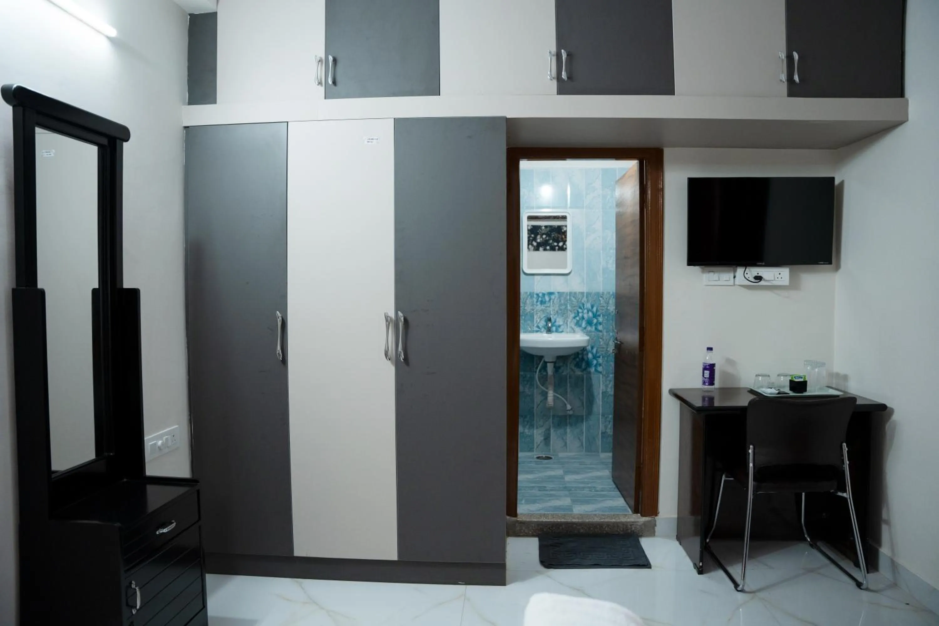 Yellow Bells Serviced Apartments Hitech City