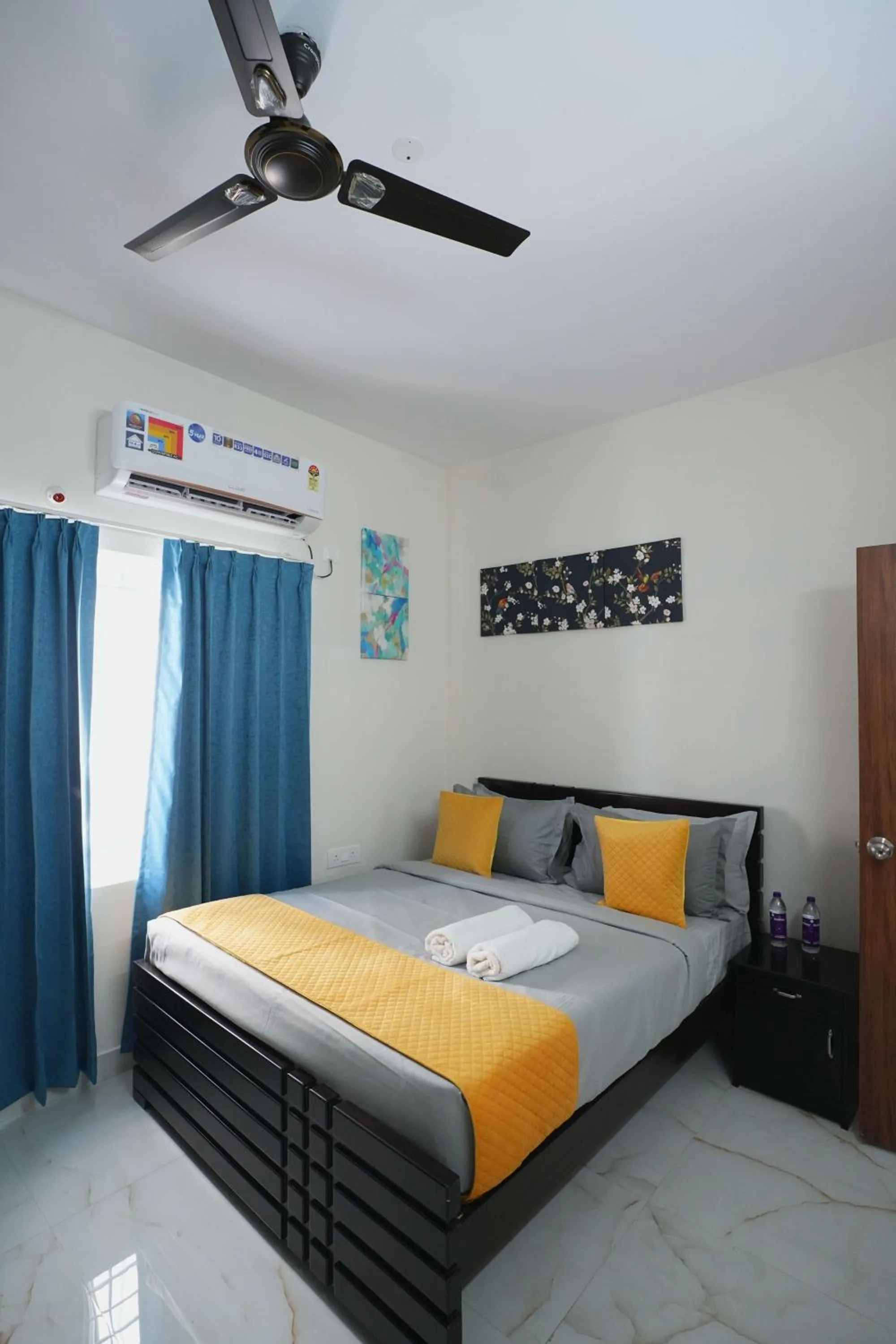Bed in Yellow Bells Serviced Apartments Hitech City