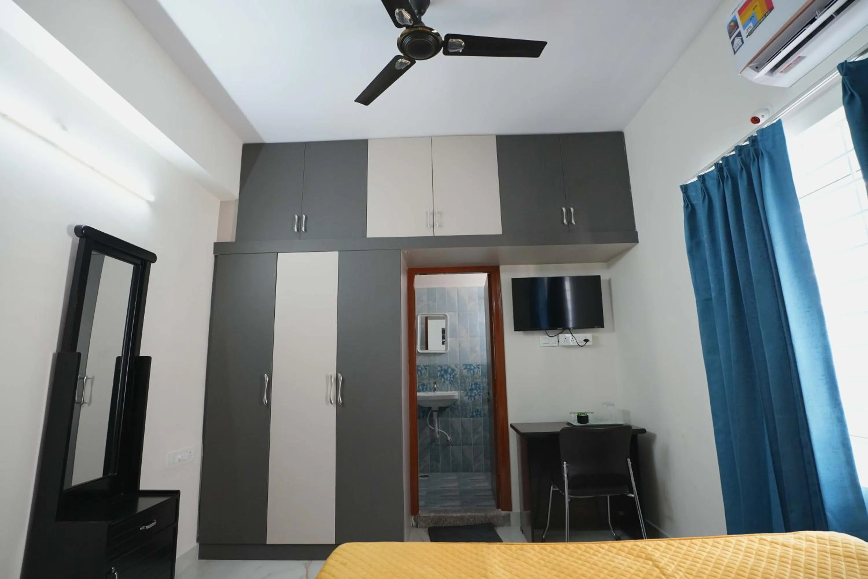 Yellow Bells Serviced Apartments Hitech City