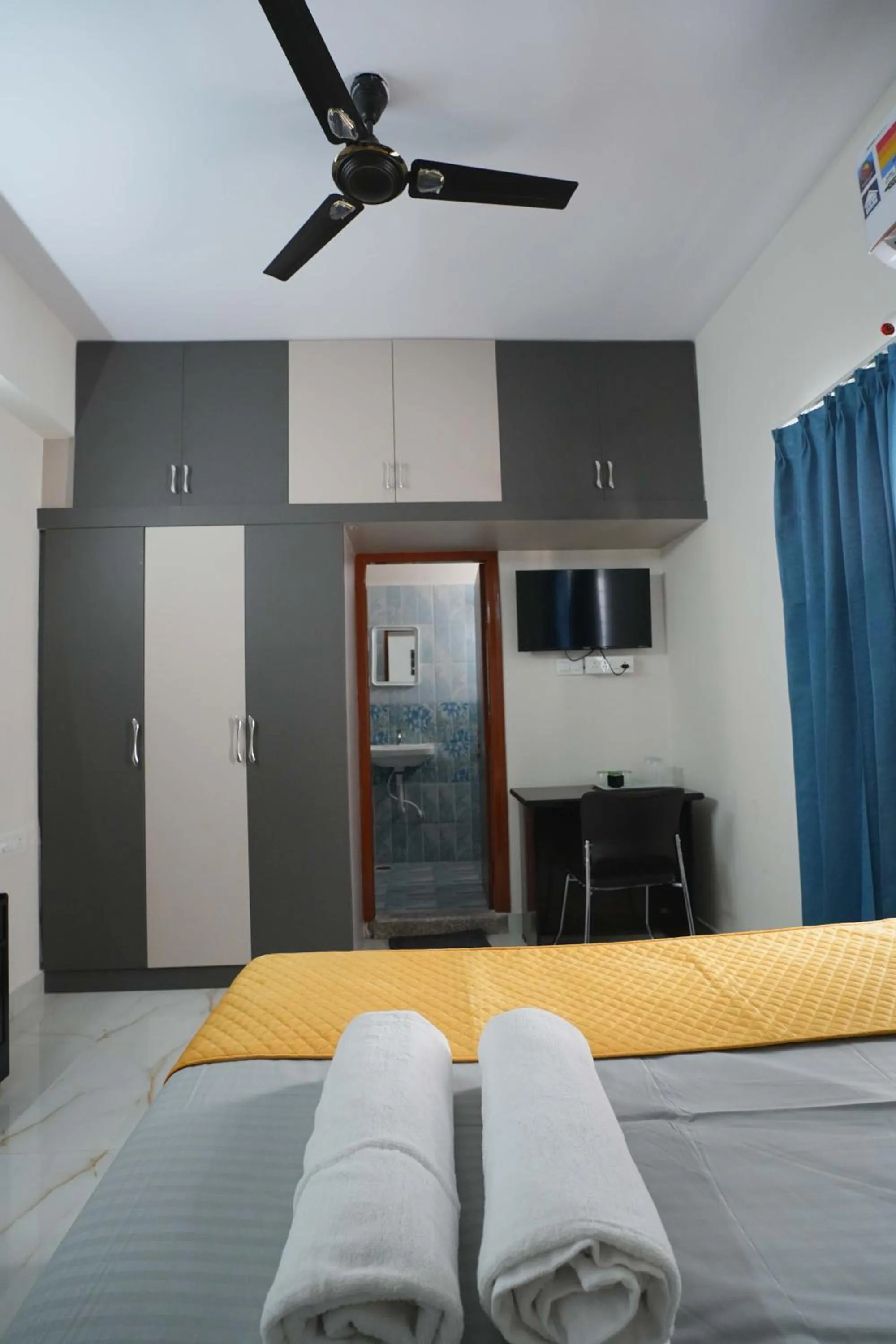 Bed in Yellow Bells Serviced Apartments Hitech City