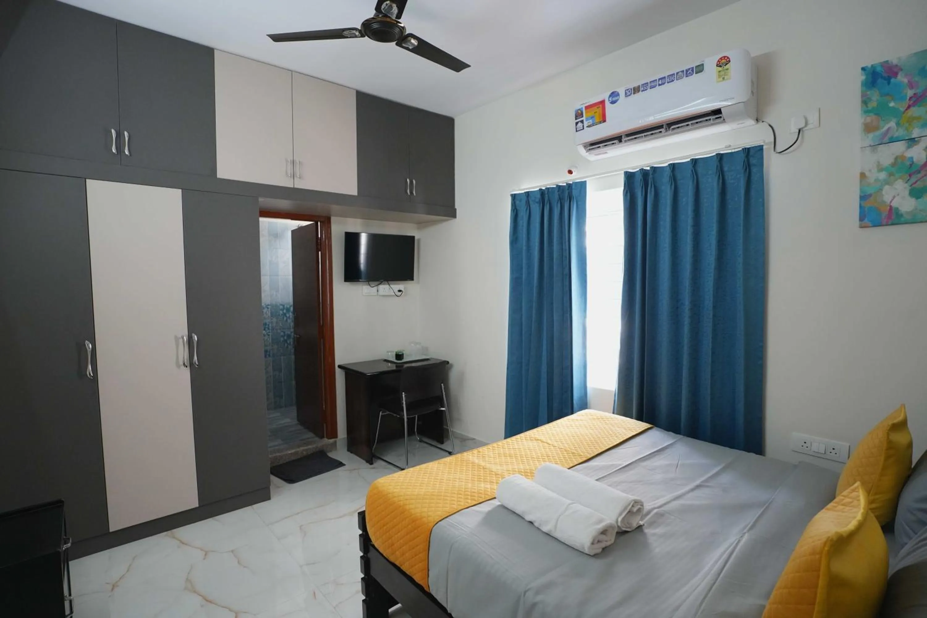 Bed in Yellow Bells Serviced Apartments Hitech City