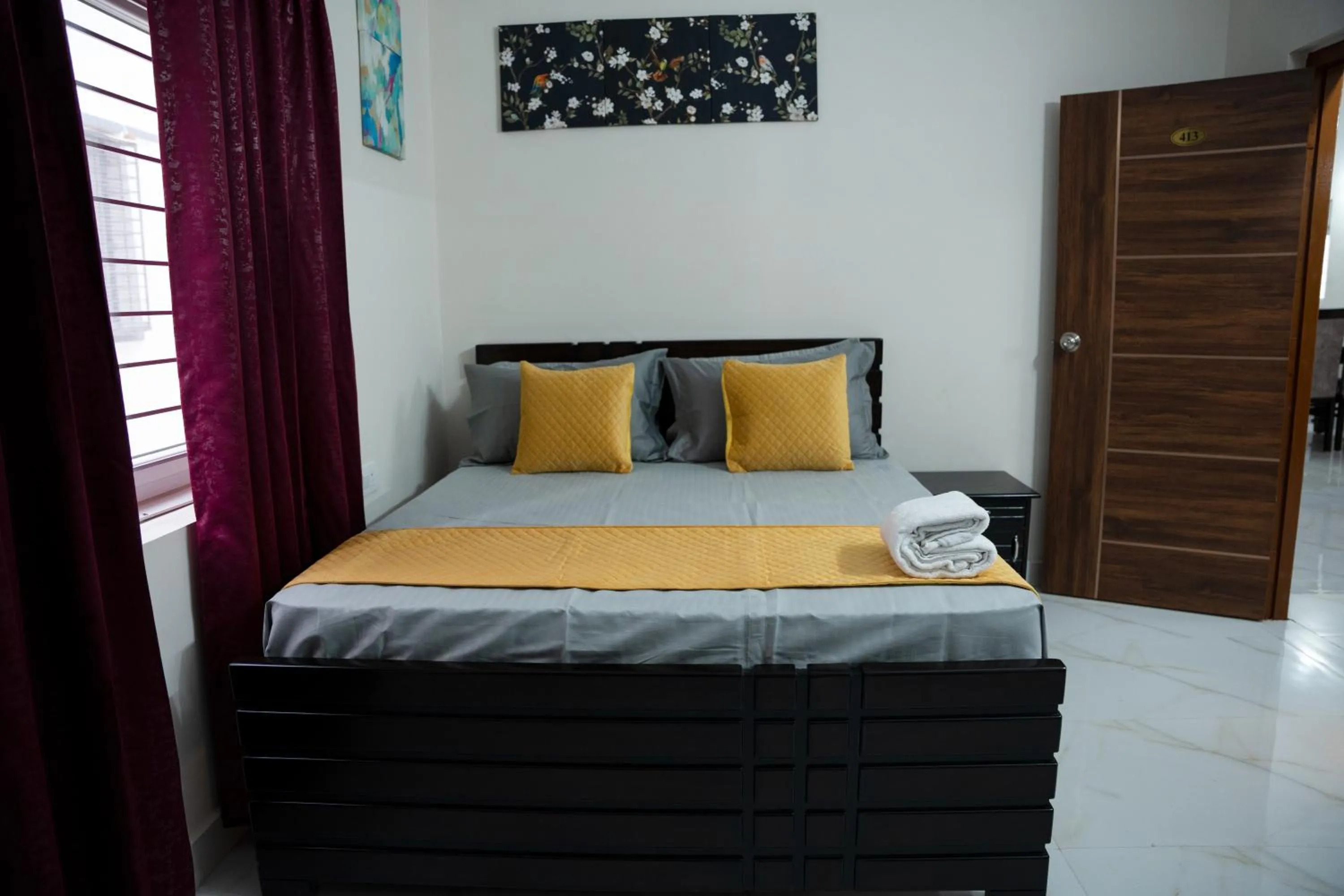 Bed in Yellow Bells Serviced Apartments Hitech City