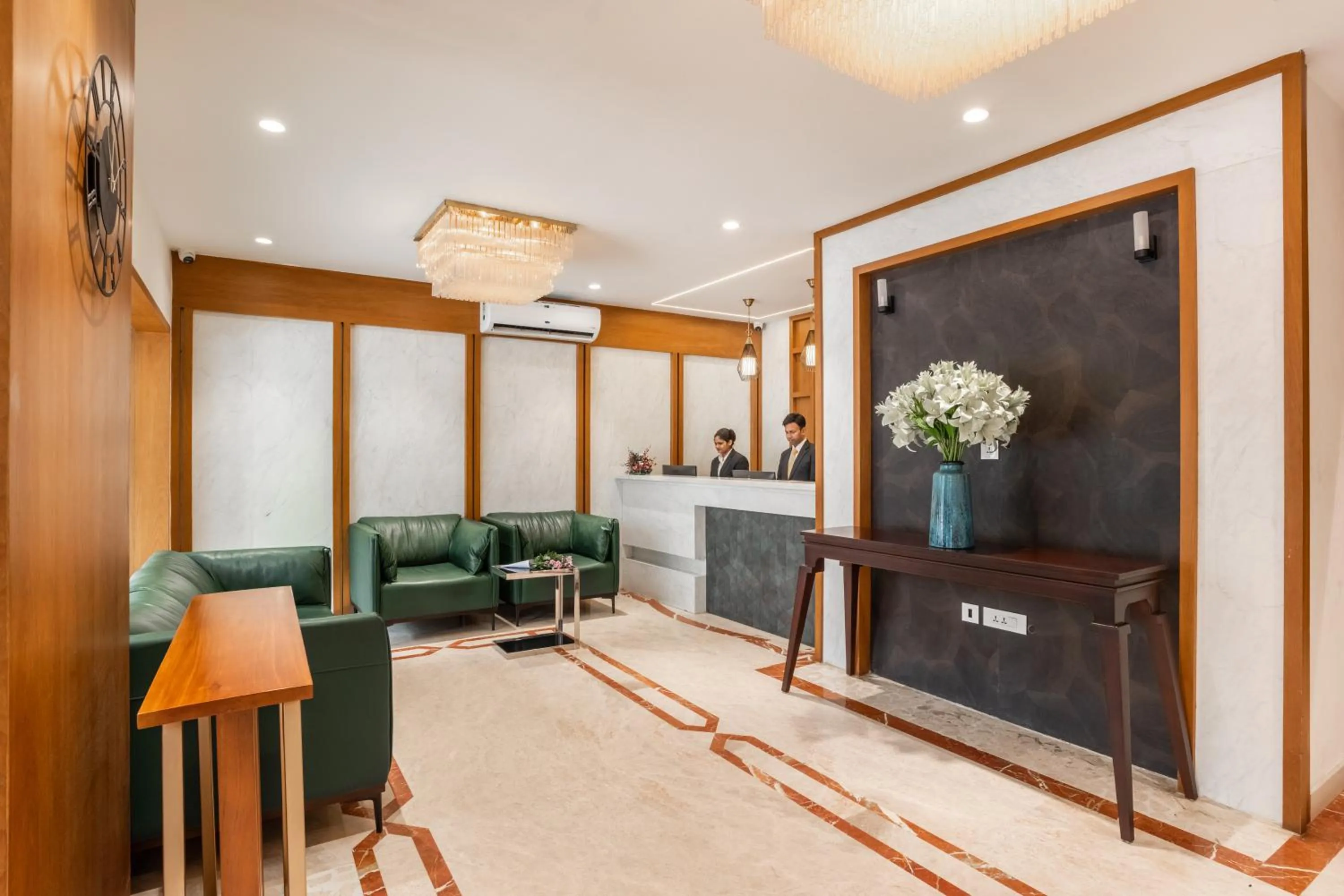 Facade/entrance in Royal Paris