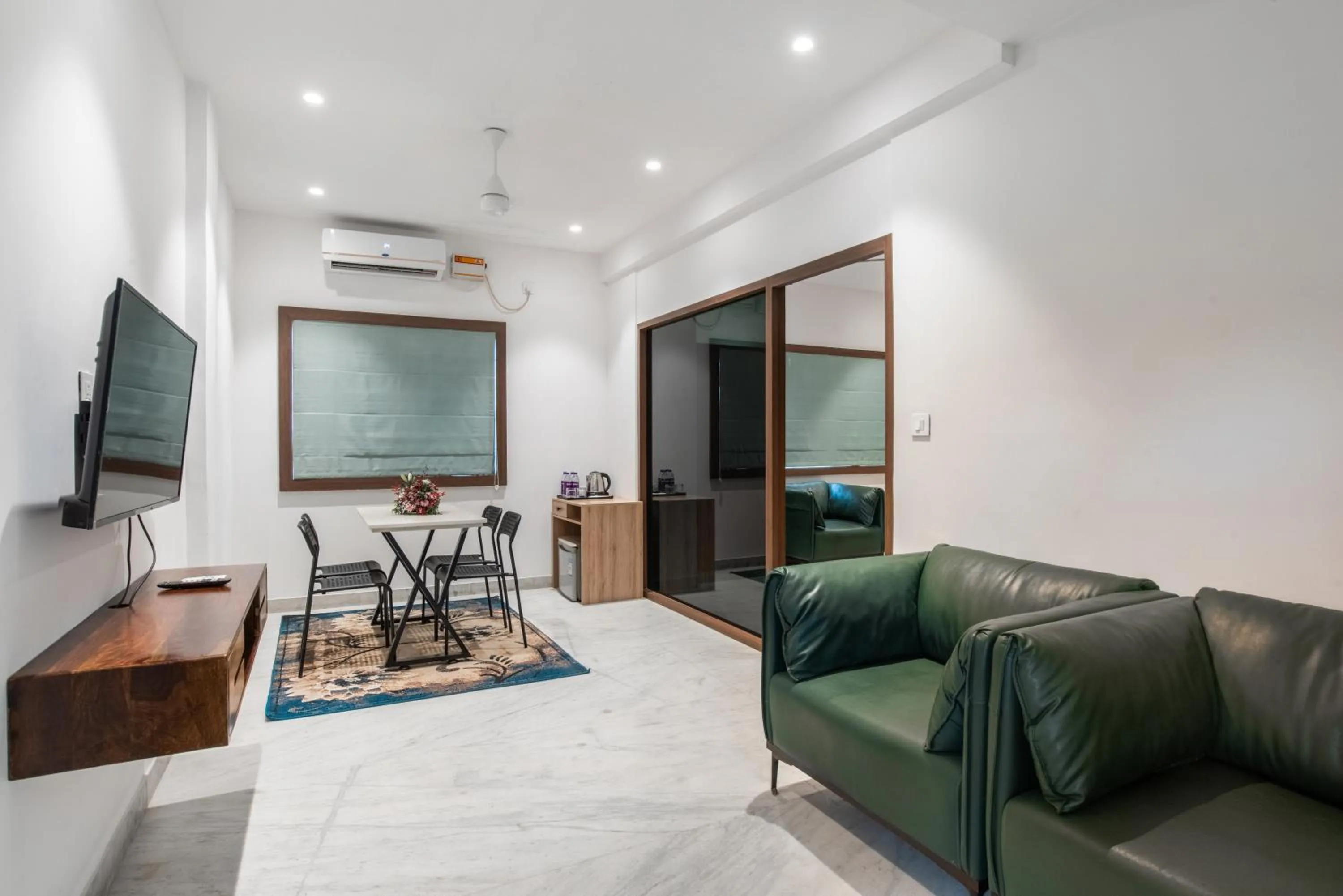 TV and multimedia in Royal Paris