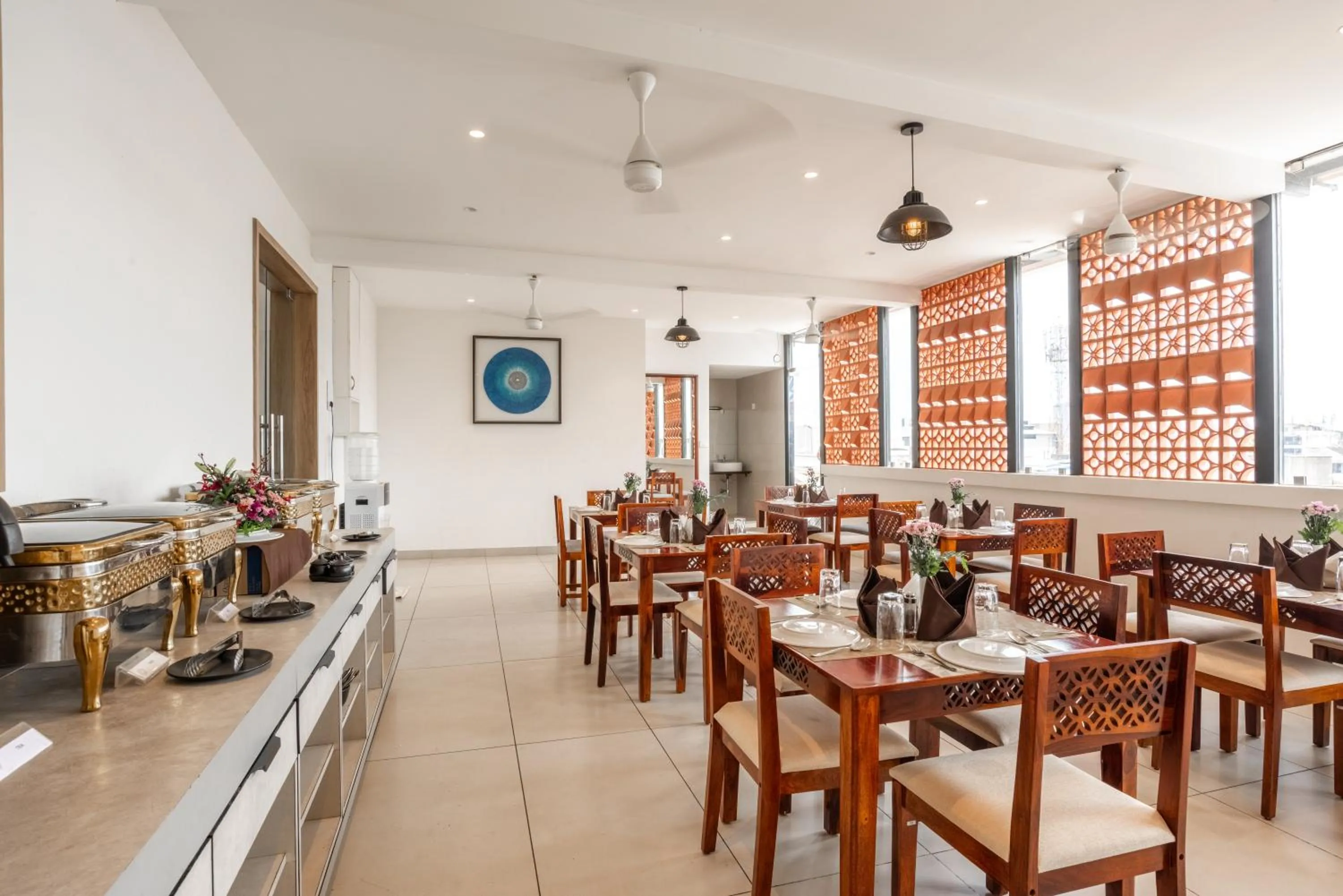 Restaurant/places to eat in Royal Paris