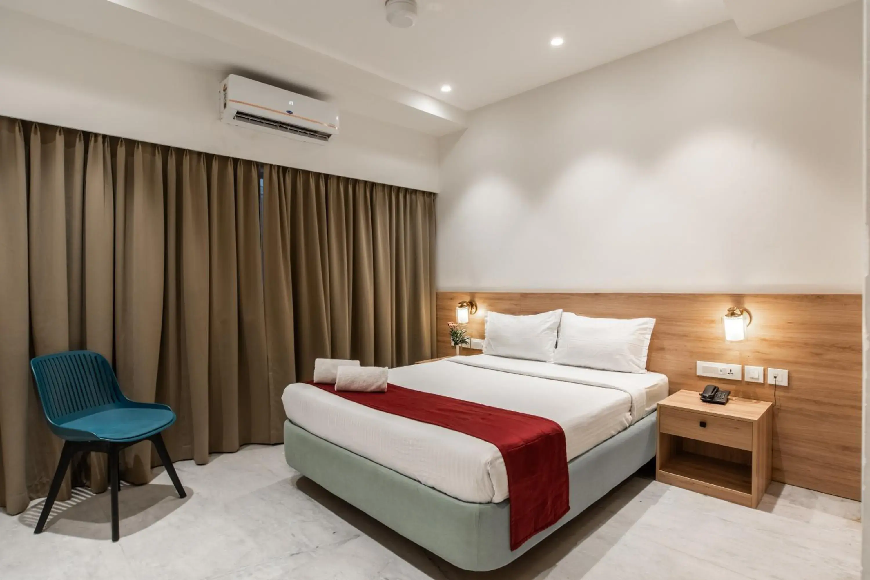 Deluxe King Room - single occupancy in Royal Paris Deluxe King Room - single occupancy in Royal Paris