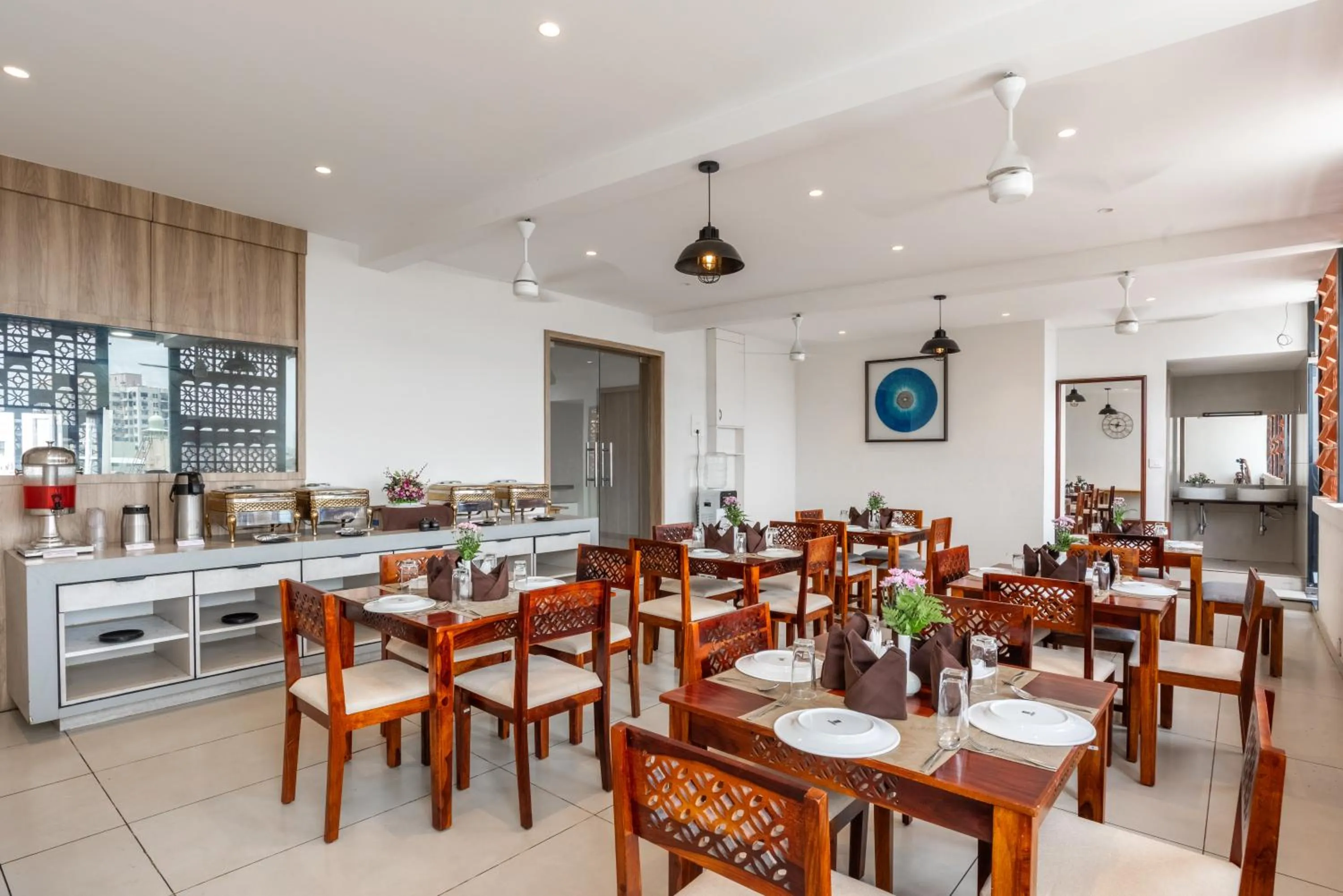 Restaurant/places to eat in Royal Paris