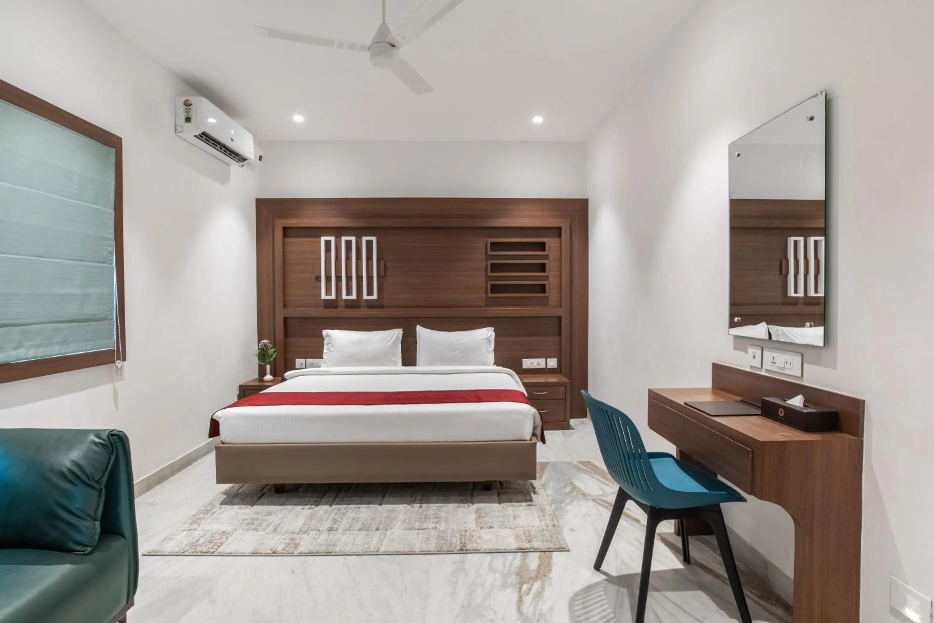 Bedroom, Bed in Royal Paris