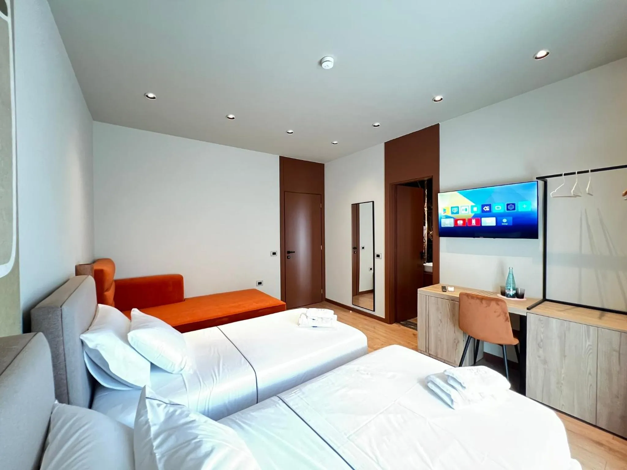 Communal lounge/ TV room, Bed in Villa Noem