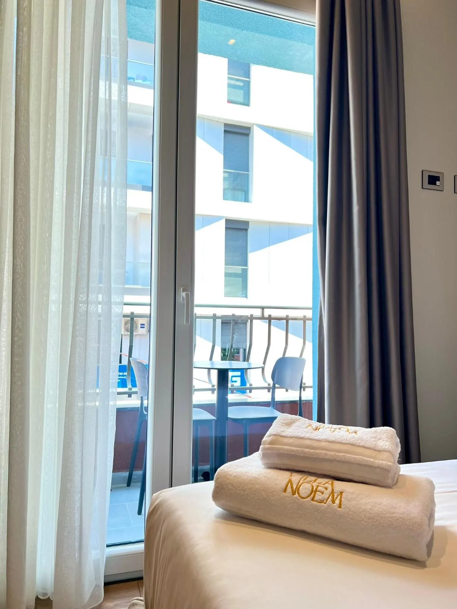 Seating area, Bed in Villa Noem