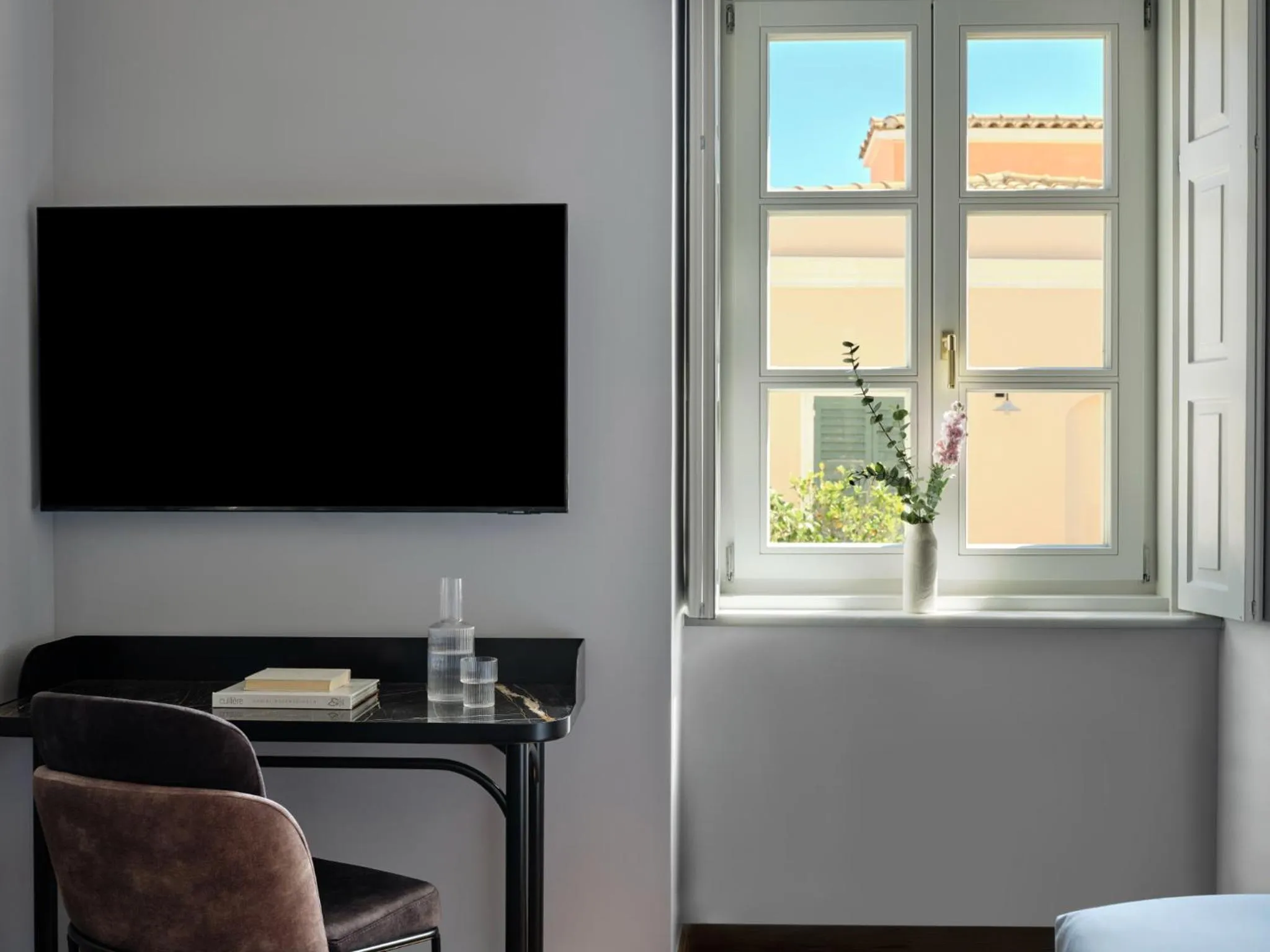 TV and multimedia in Argini Syros