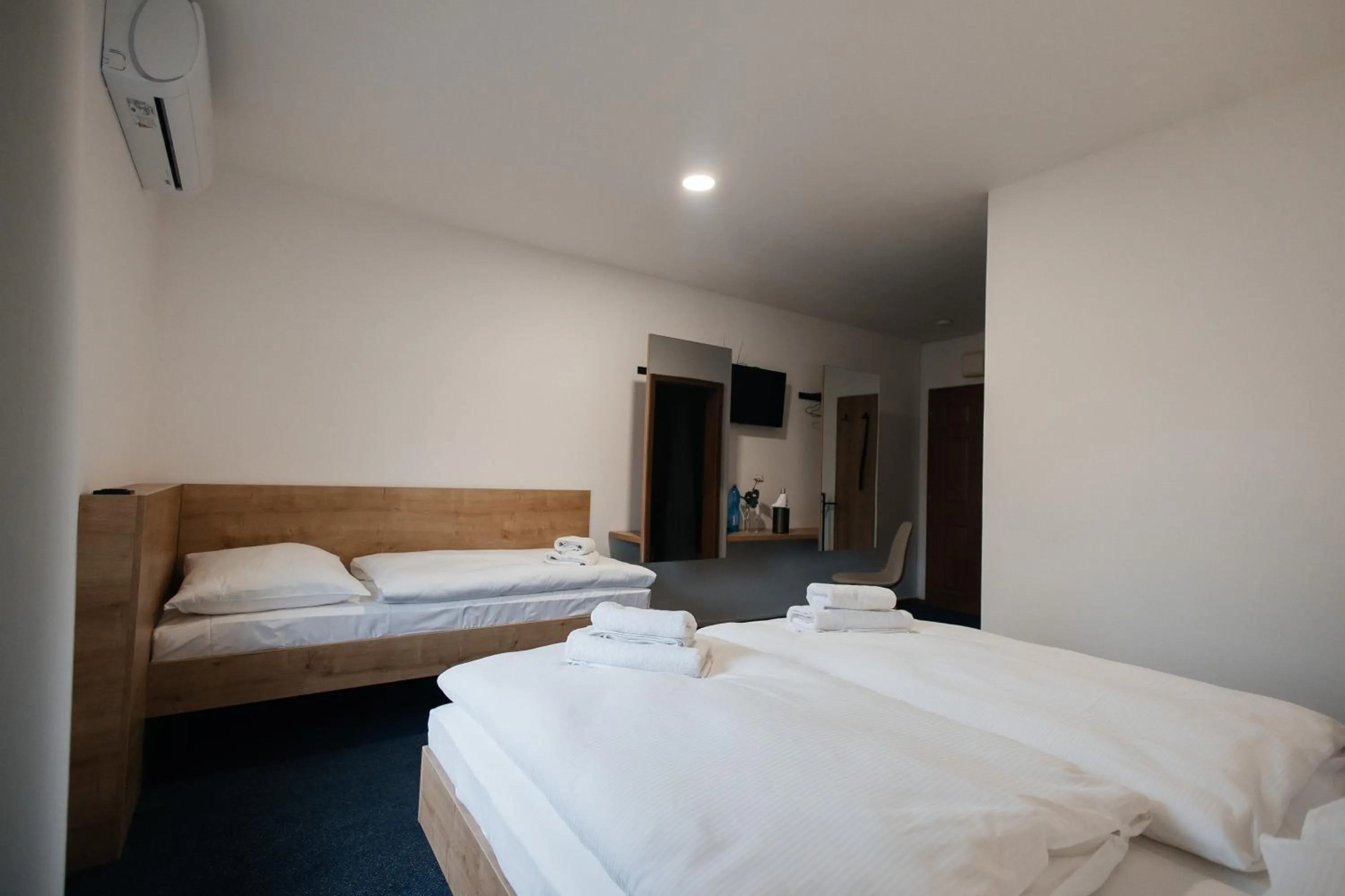 Bed in Golden Golem hotel & Spa