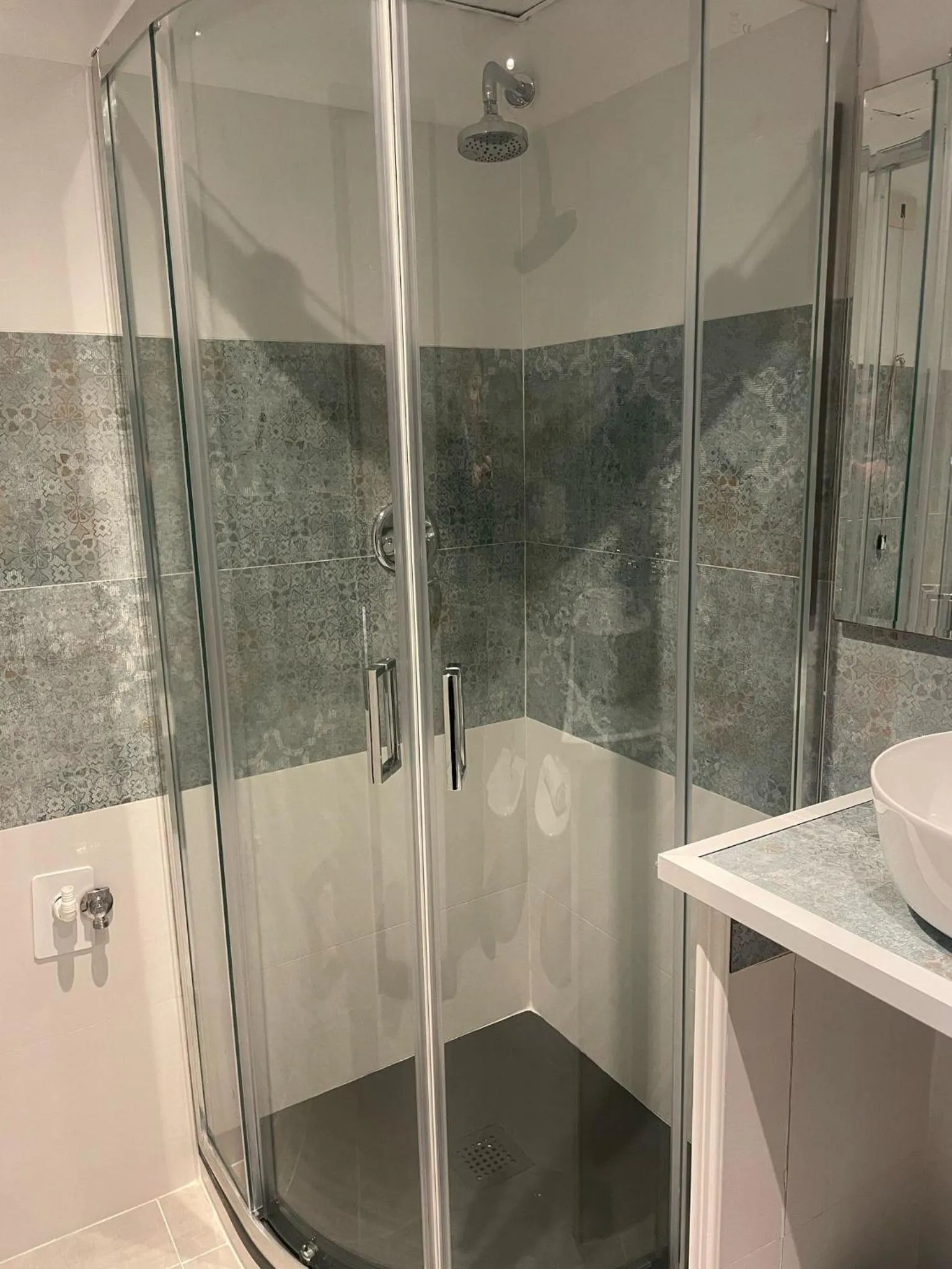Shower in M&L Apartments - Ardesia Colosseo