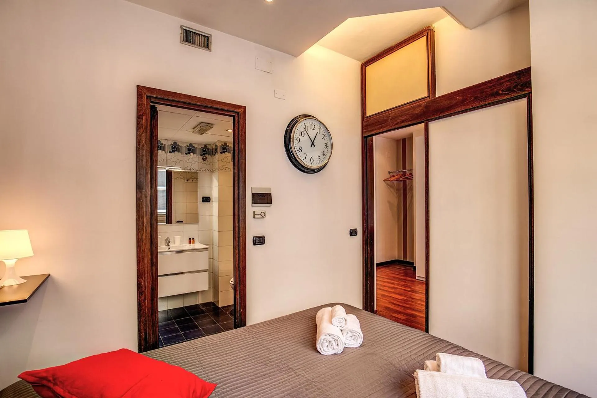 Bed in M&L Apartments - Ardesia Colosseo