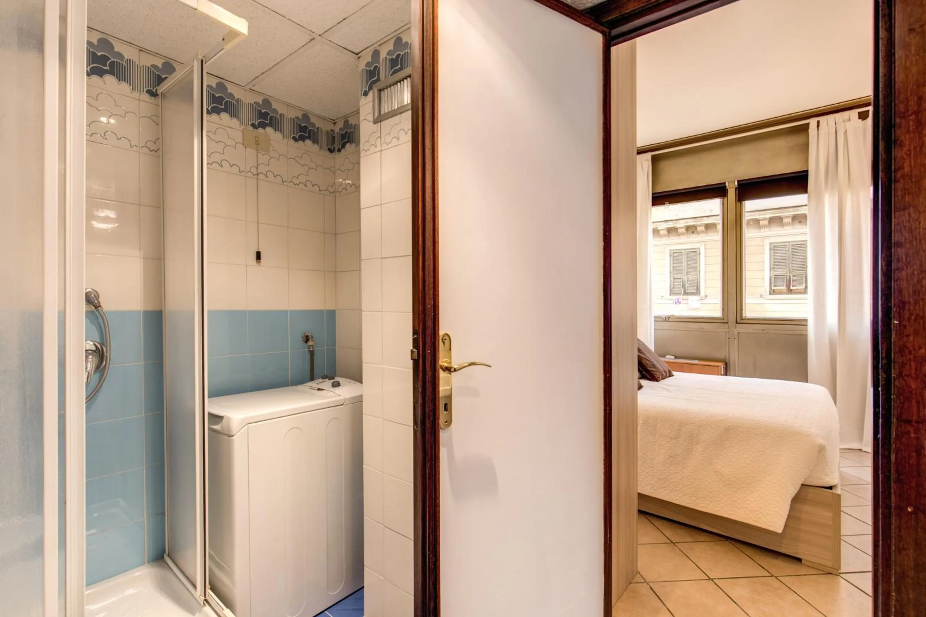 Bathroom, Bed in M&L Apartments - Ardesia Colosseo