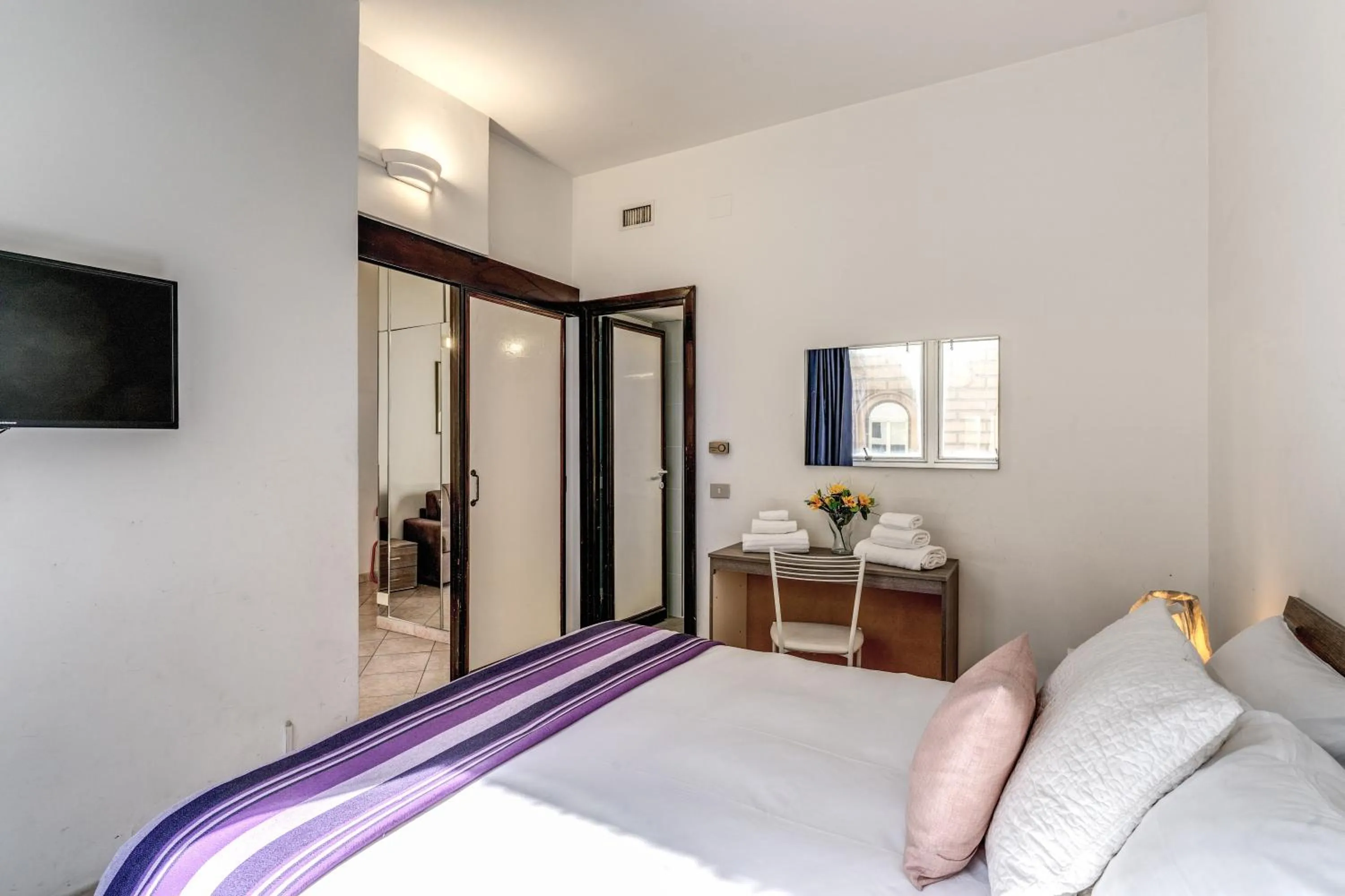 Bed in M&L Apartments - Ardesia Colosseo