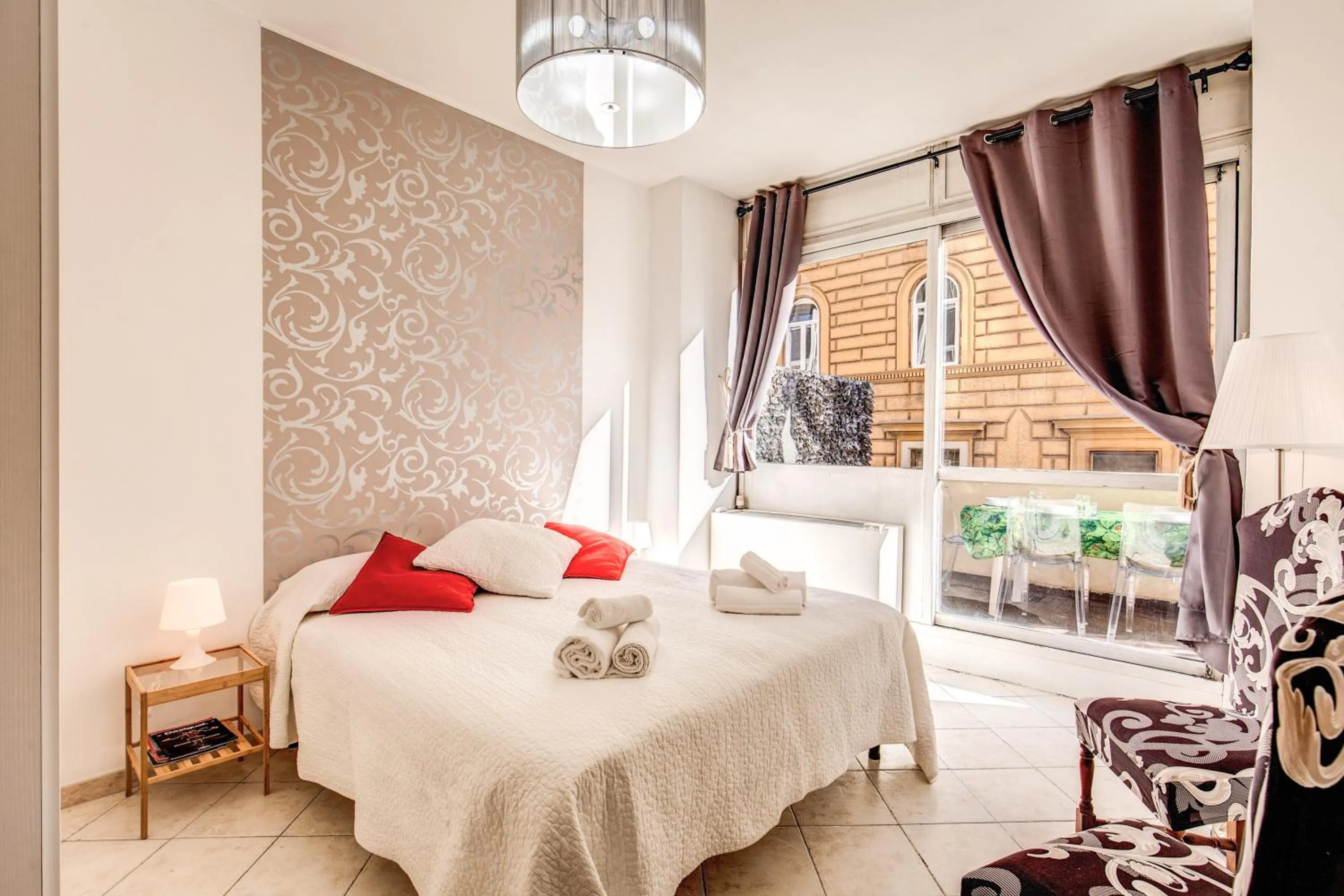 Bed in M&L Apartments - Ardesia Colosseo