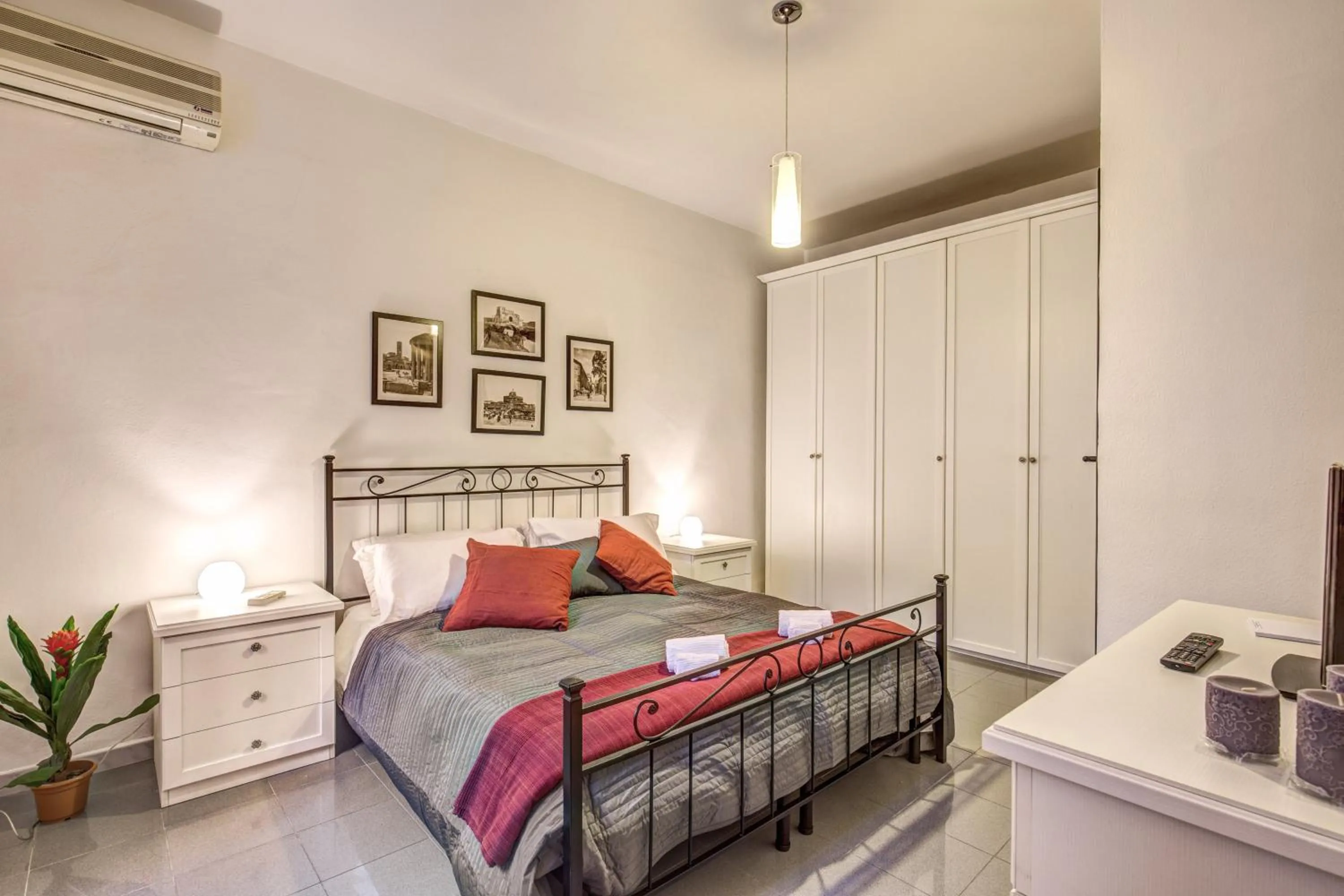 Bed in M&L Apartments - Ardesia Colosseo