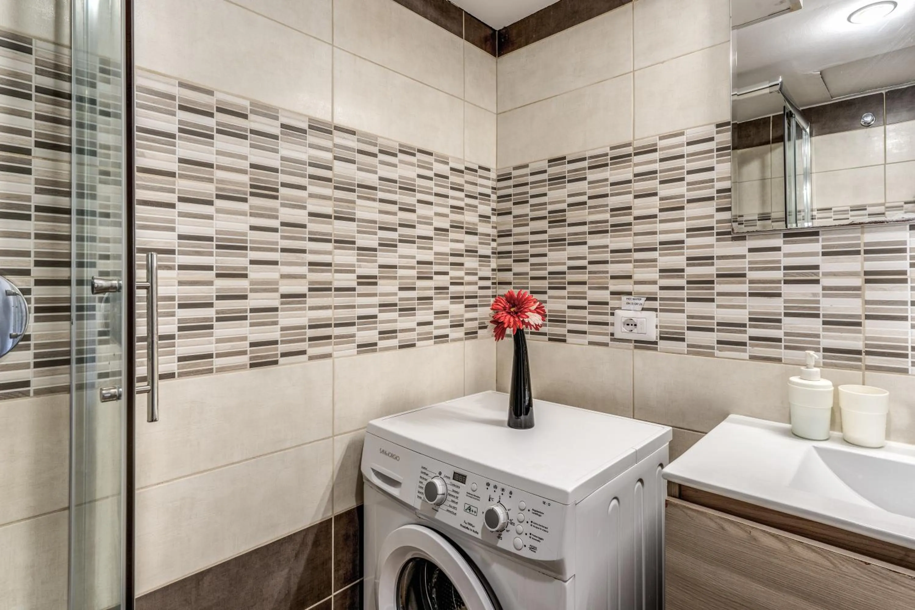 M&L Apartments - Ardesia Colosseo