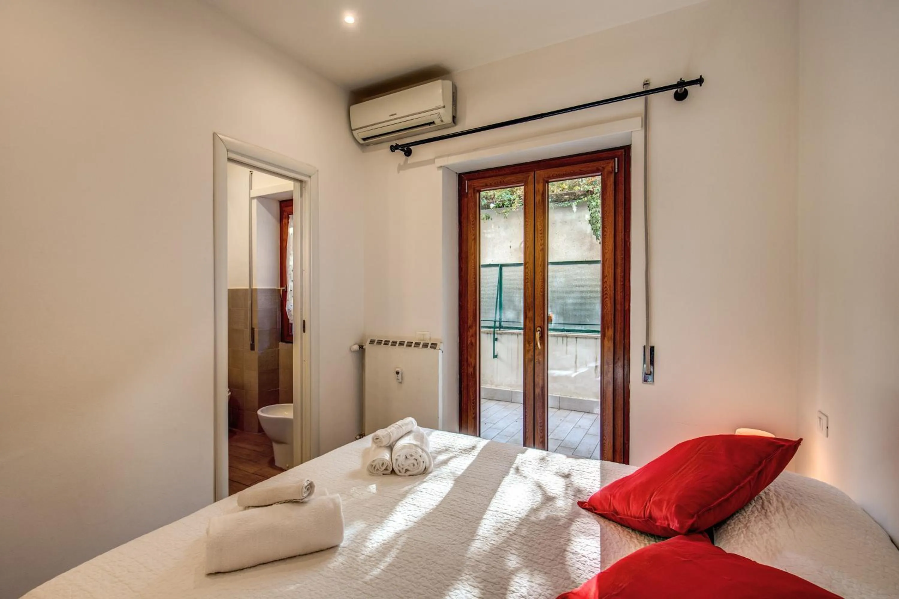 Bed in M&L Apartments - Ardesia Colosseo