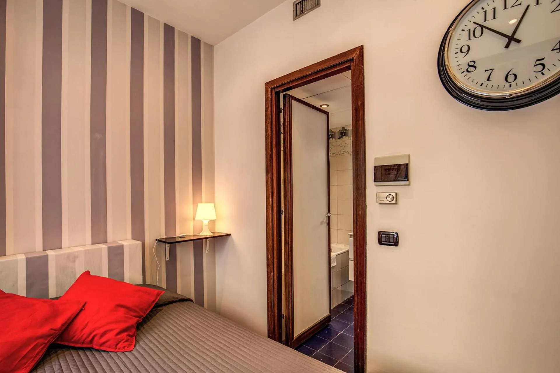 Bed in M&L Apartments - Ardesia Colosseo