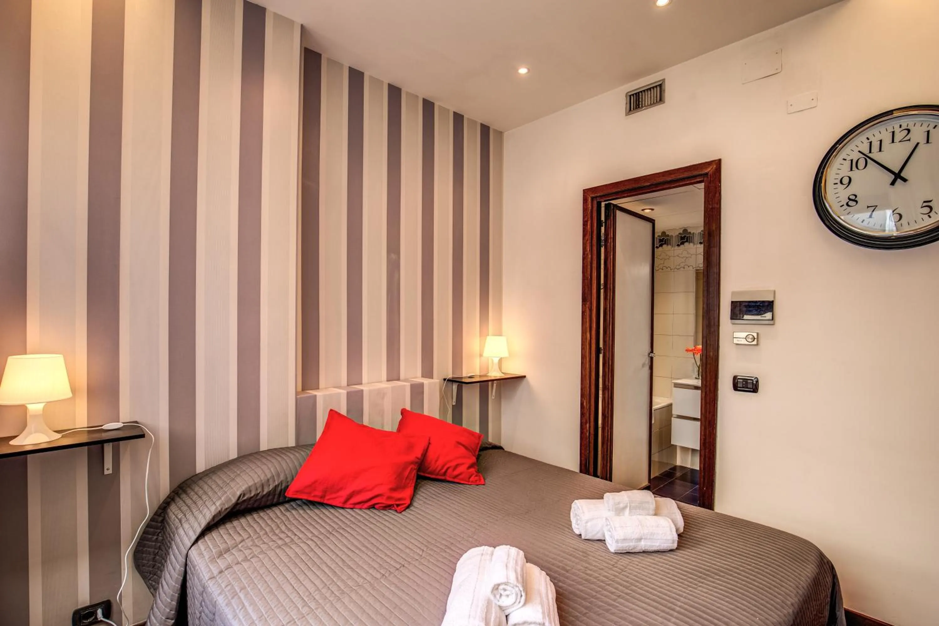 Bed in M&L Apartments - Ardesia Colosseo