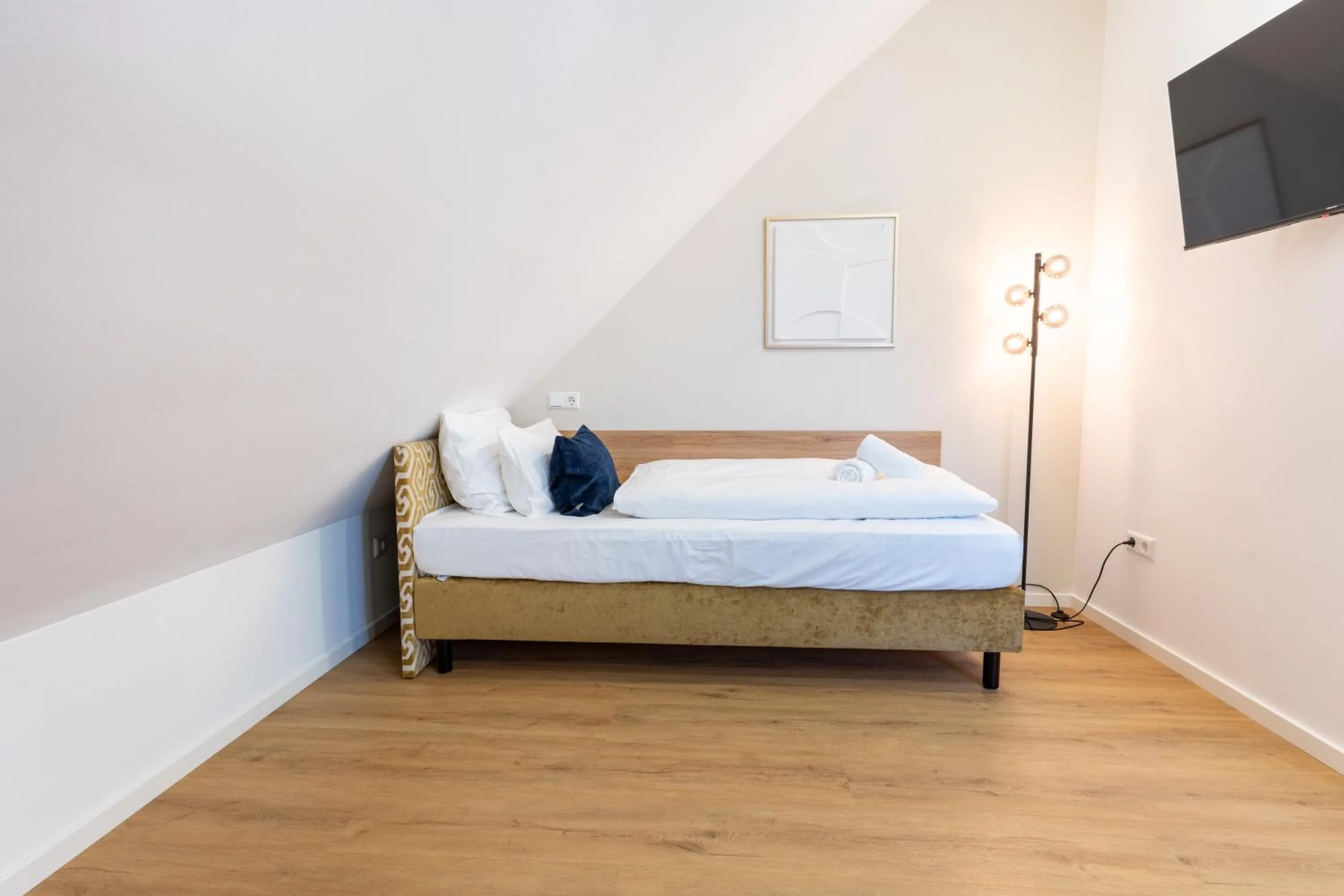 Bed in Chérisy Hotel Konstanz - Self Check-in Only