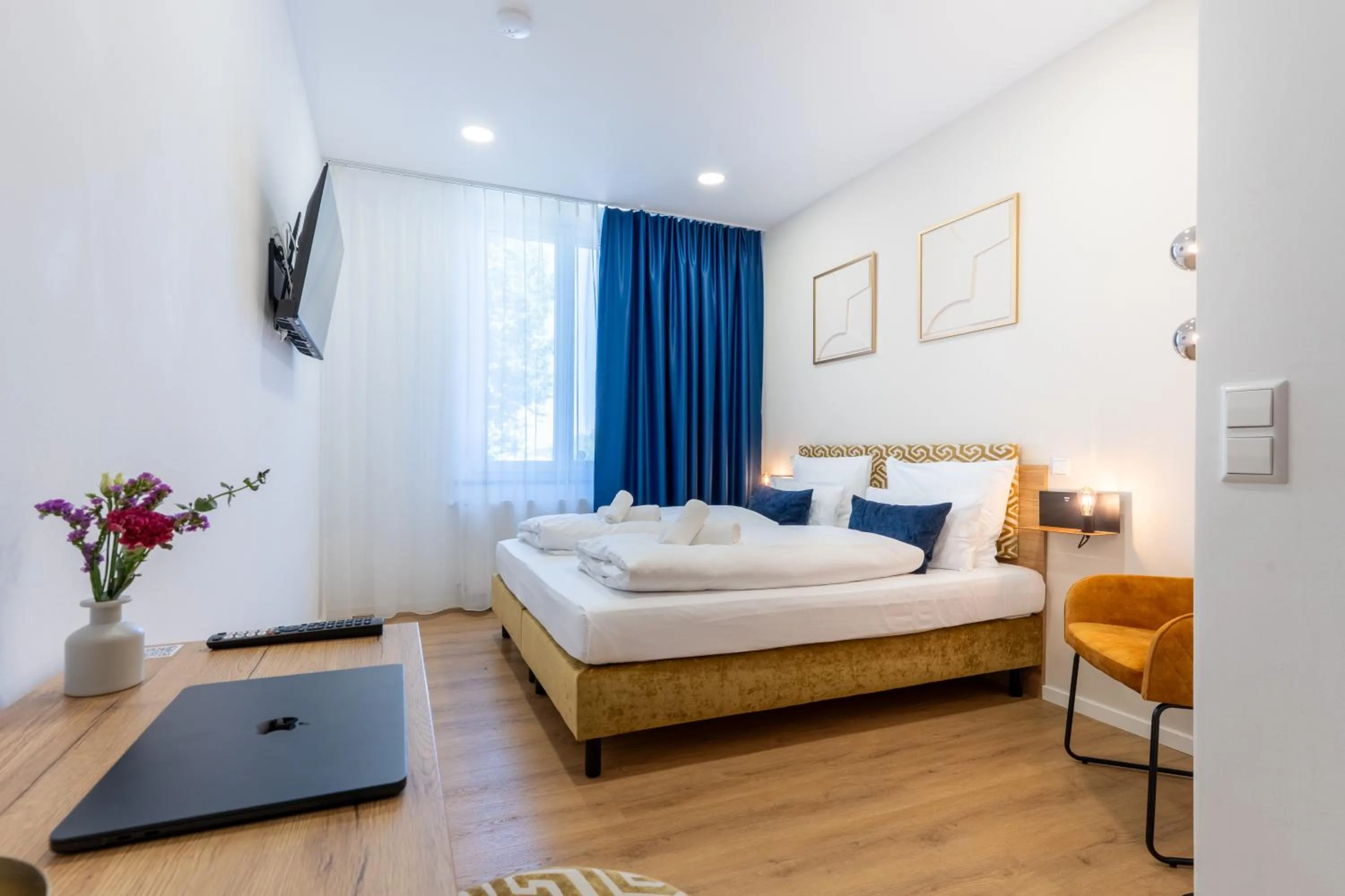 Bed in Chérisy Hotel Konstanz - Self Check-in Only