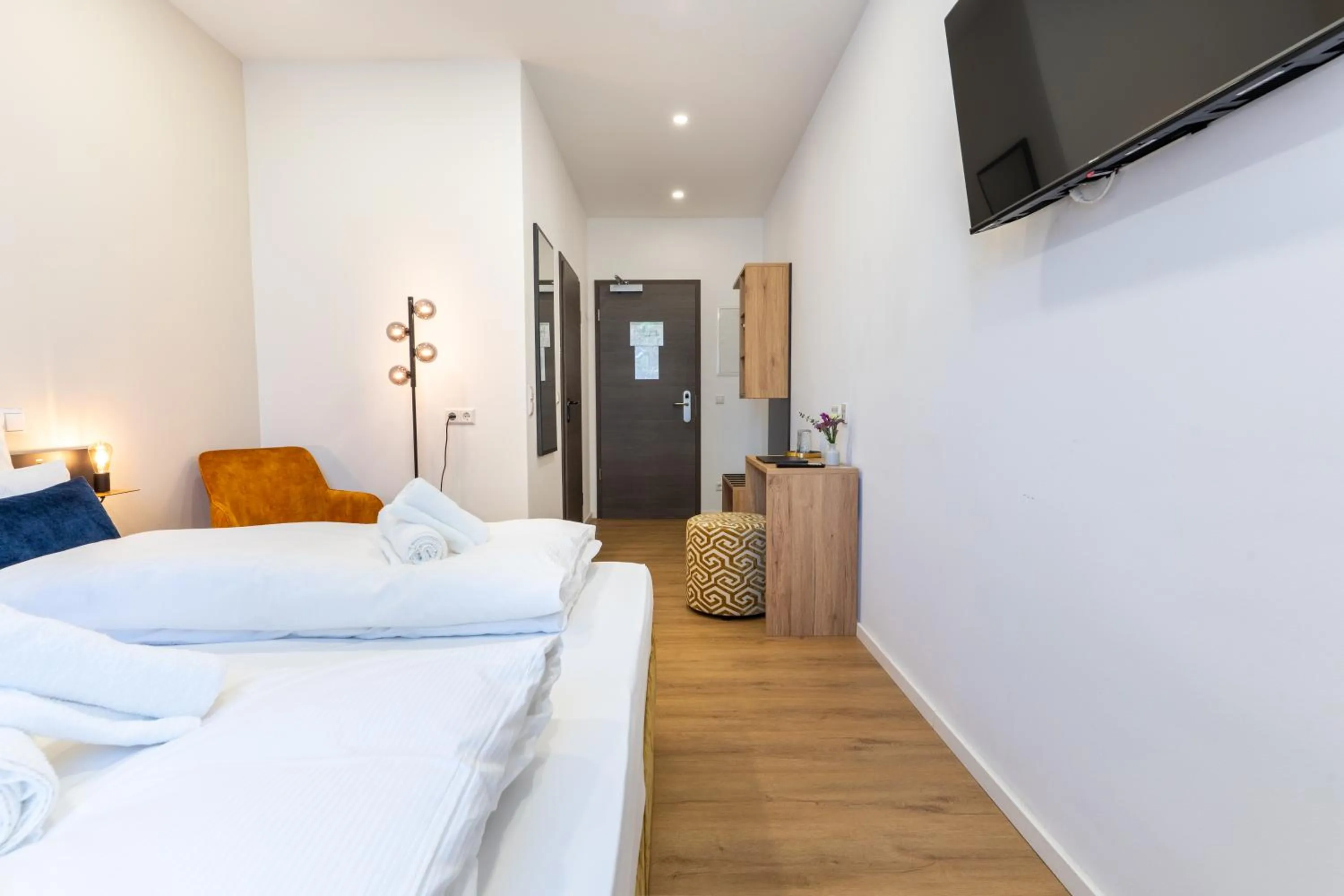 Bed in Chérisy Hotel Konstanz - Self Check-in Only