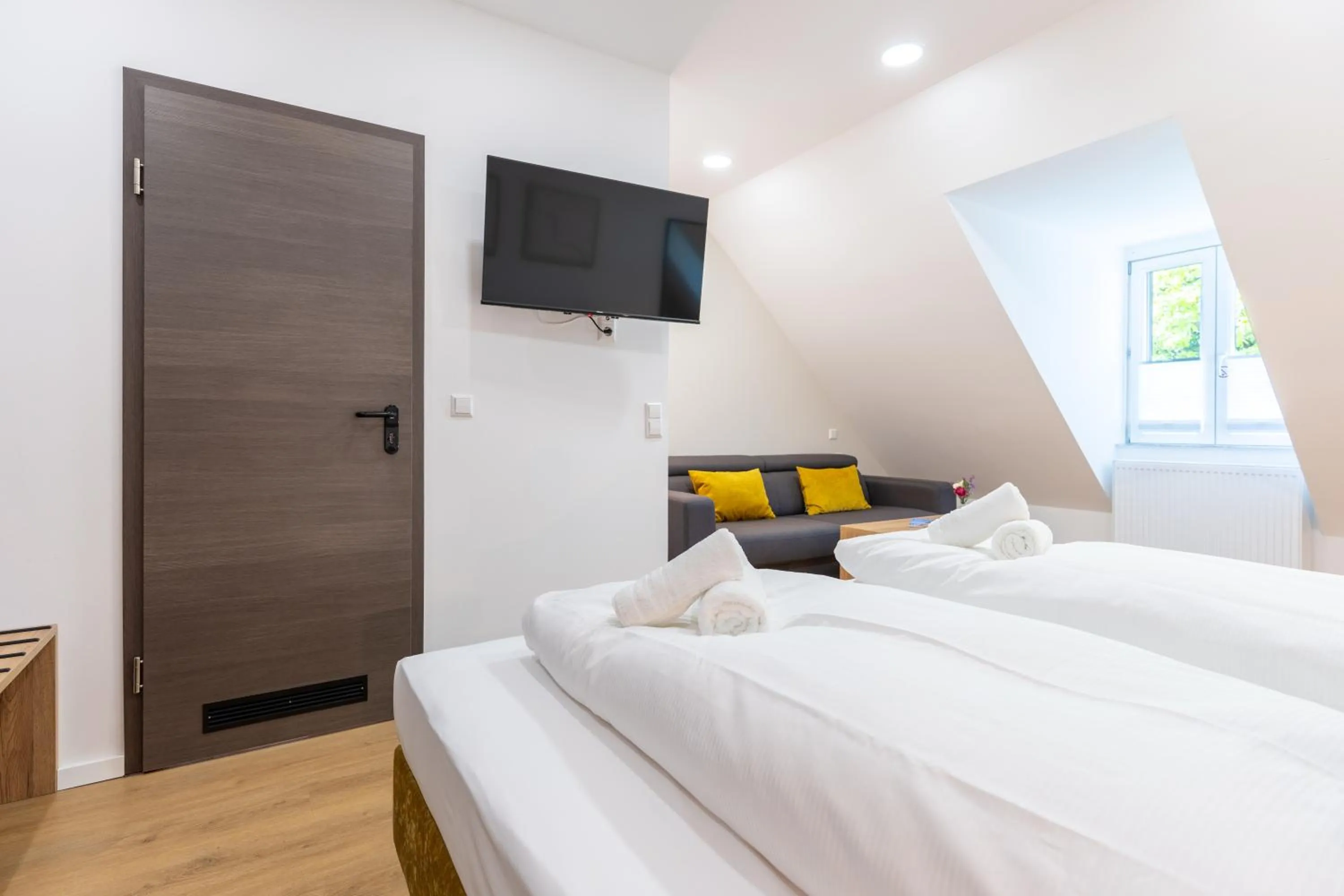 Bed in Chérisy Hotel Konstanz - Self Check-in Only