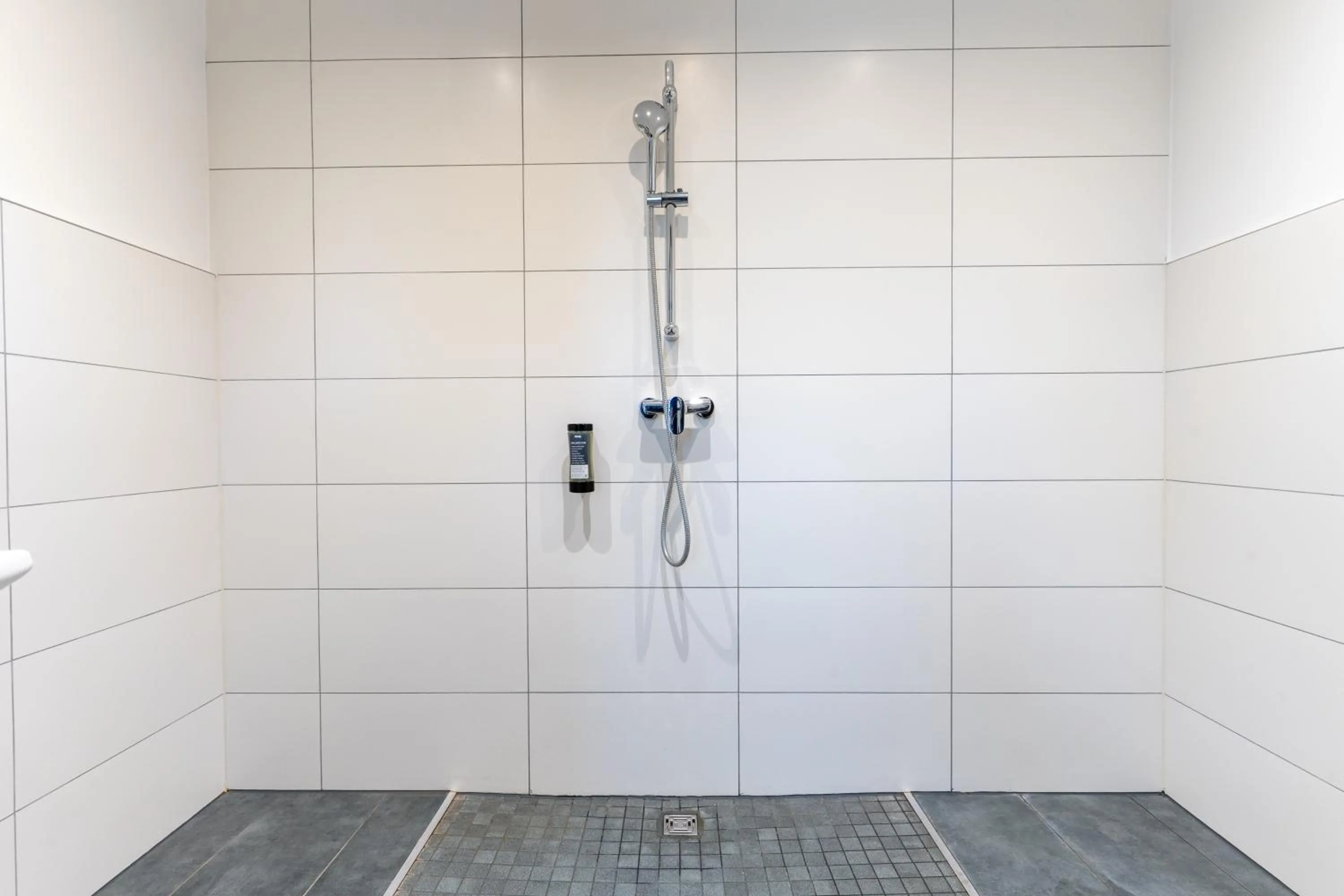 Shower in Chérisy Hotel Konstanz - Self Check-in Only
