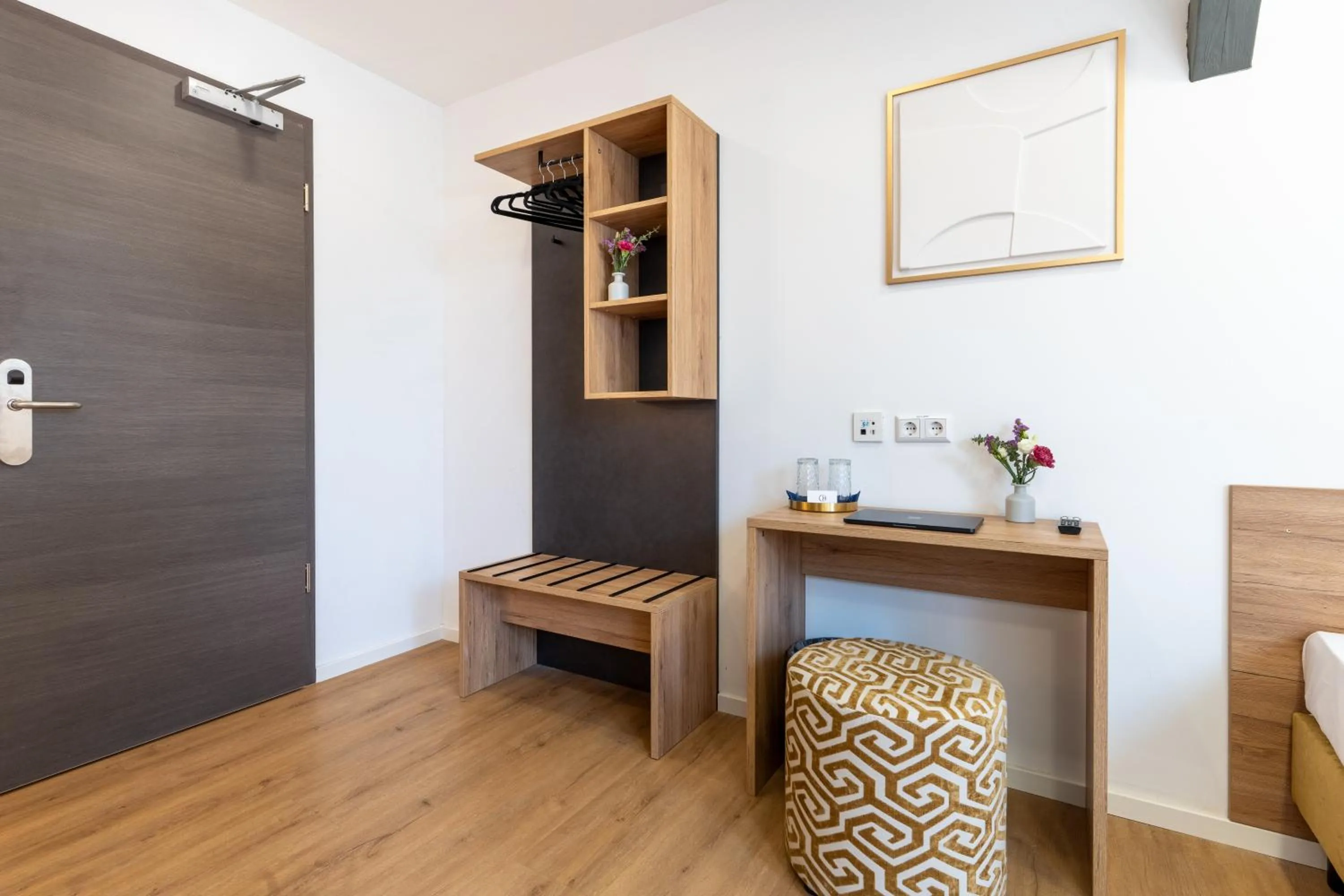 wardrobe in Chérisy Hotel Konstanz - Self Check-in Only