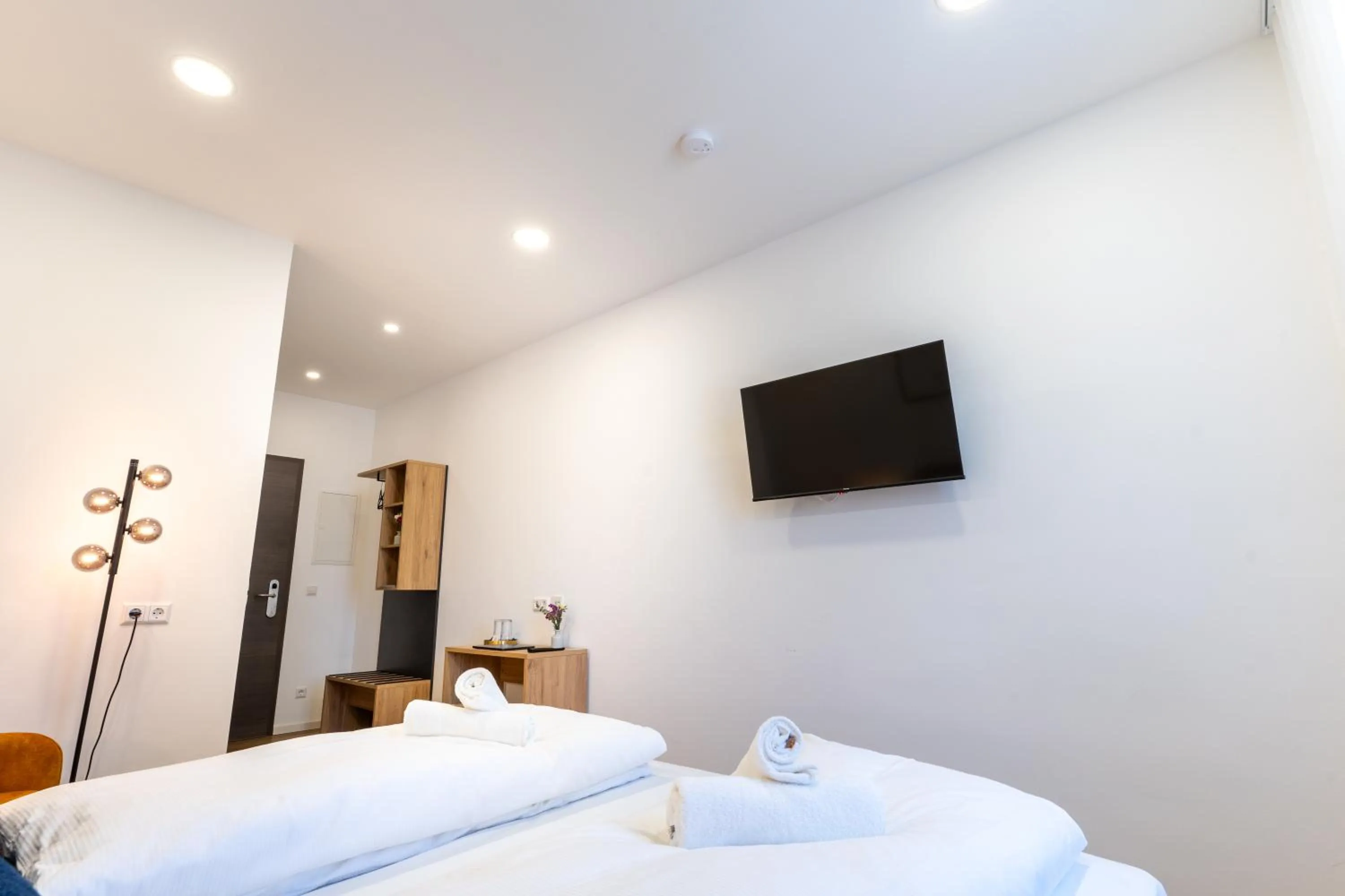 Bed in Chérisy Hotel Konstanz - Self Check-in Only