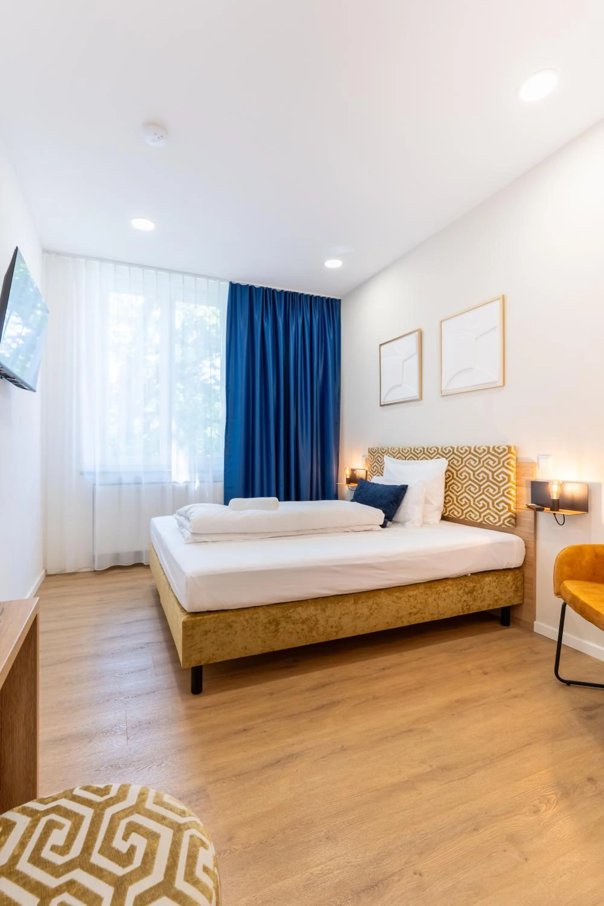 Bed in Chérisy Hotel Konstanz - Self Check-in Only