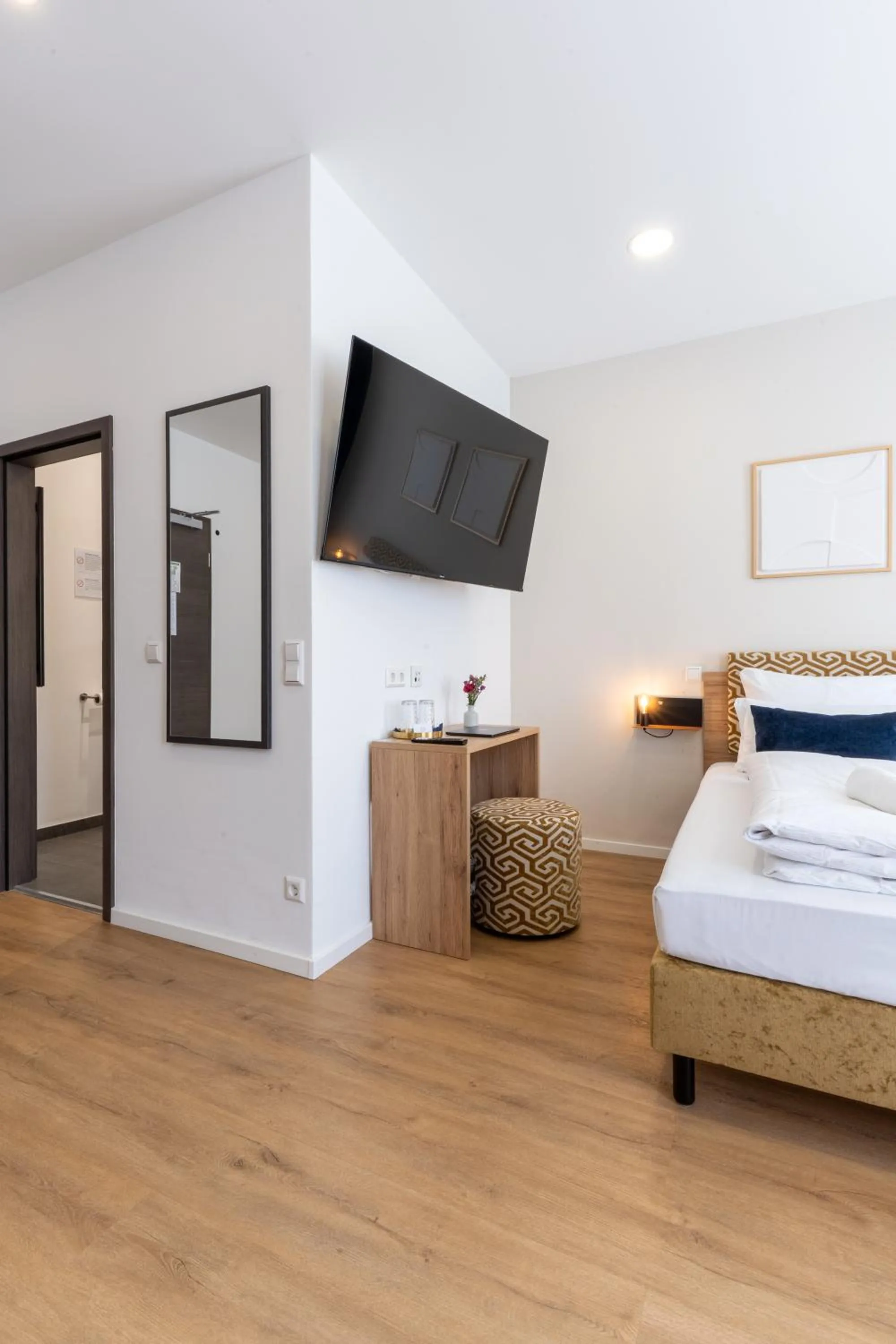 Bed in Chérisy Hotel Konstanz - Self Check-in Only